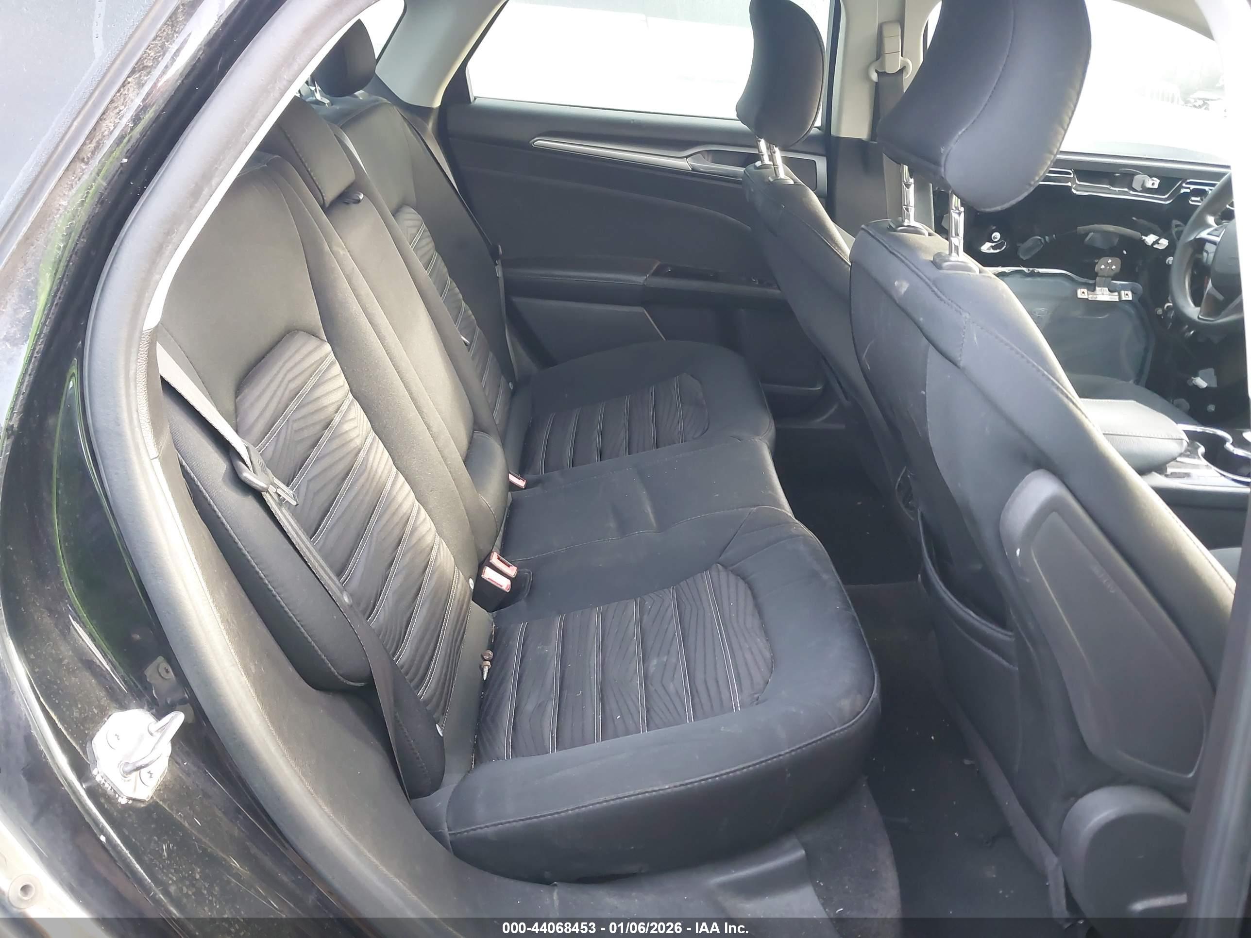 FORD FUSION image 8