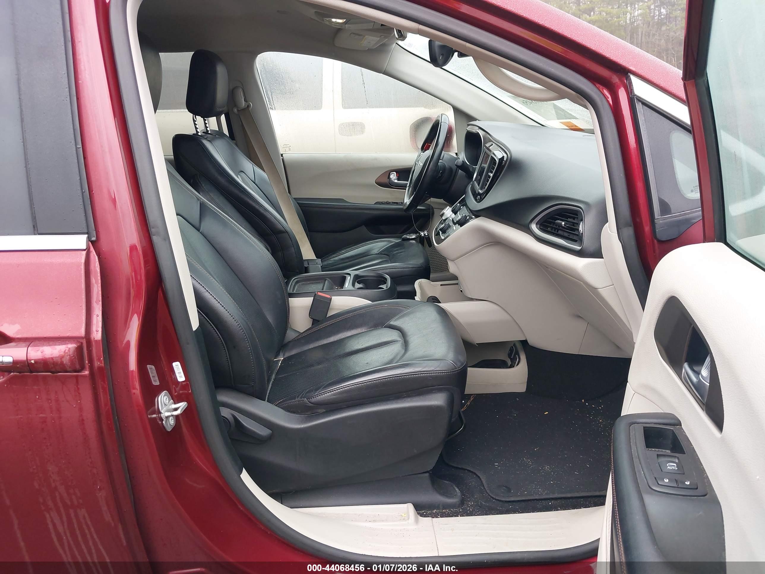 CHRYSLER PACIFICA image 5