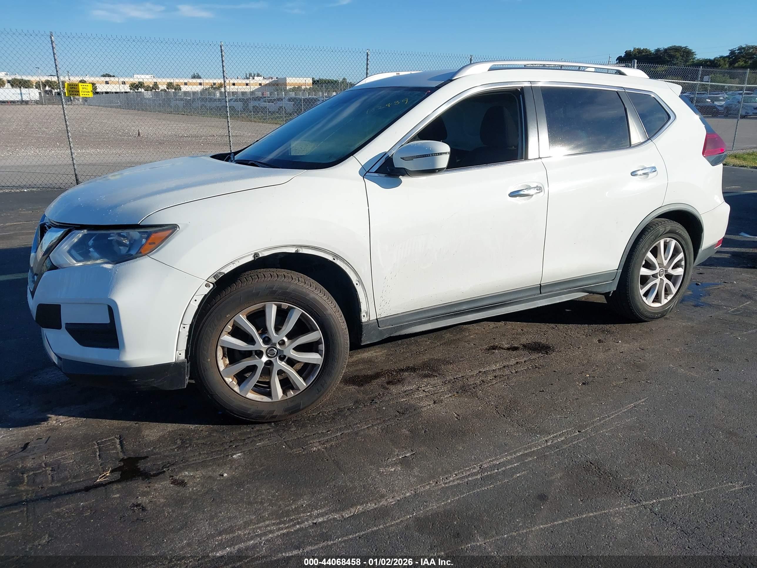 NISSAN ROGUE image 2