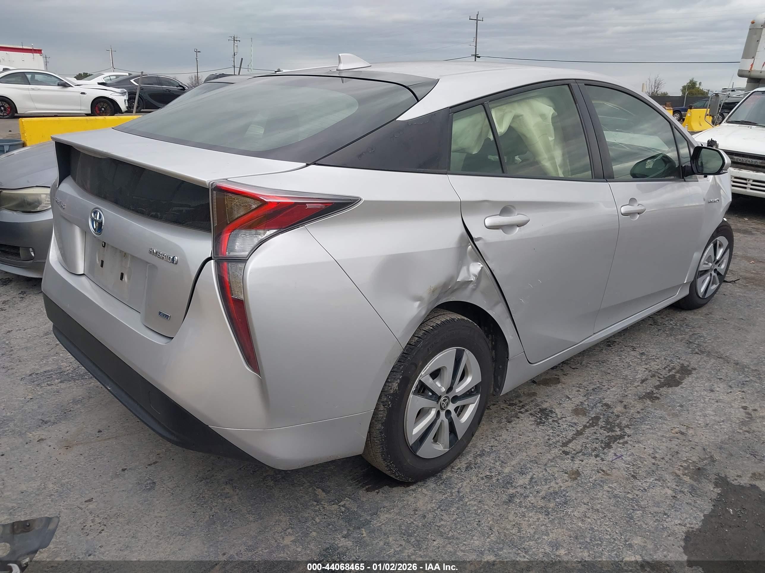 TOYOTA PRIUS image 4