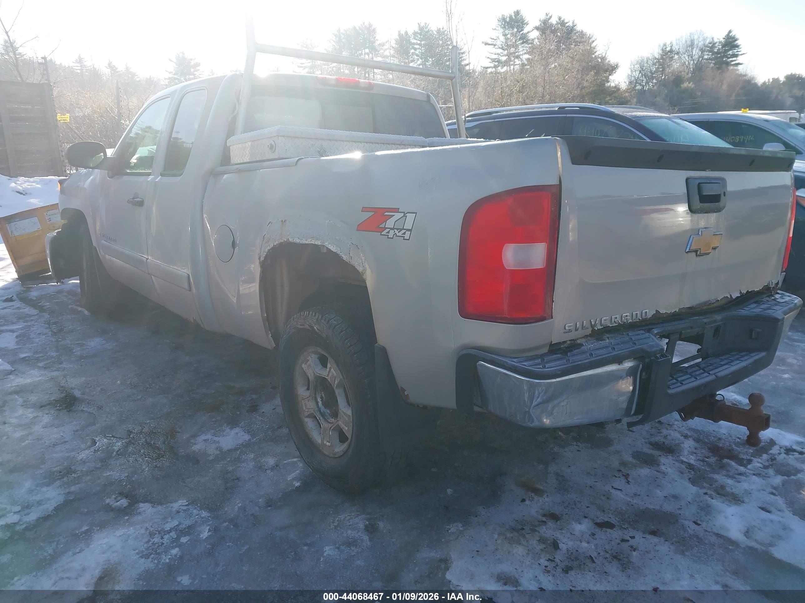 CHEVROLET SILVERADO image 3