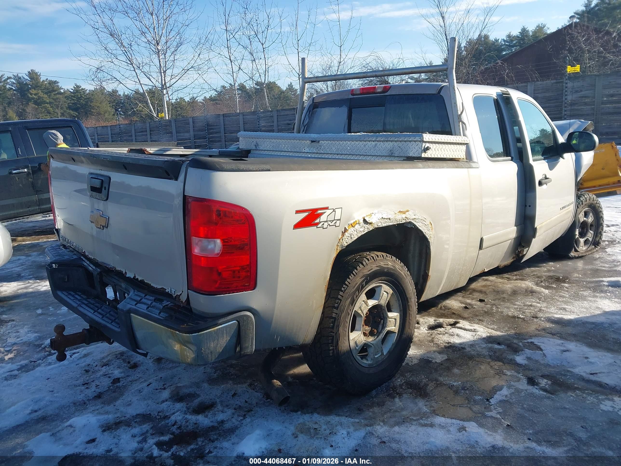 CHEVROLET SILVERADO image 4