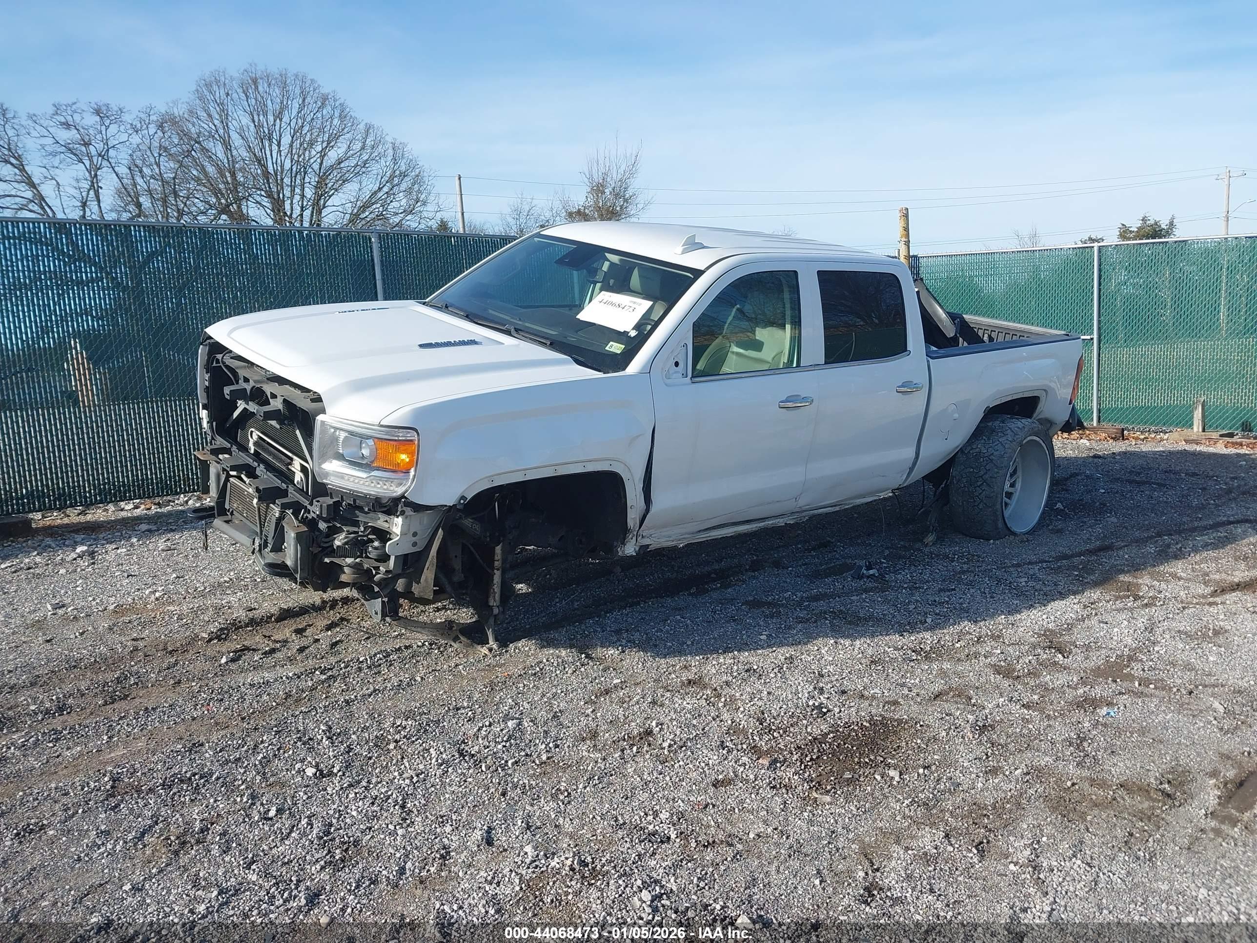GMC SIERRA image 2