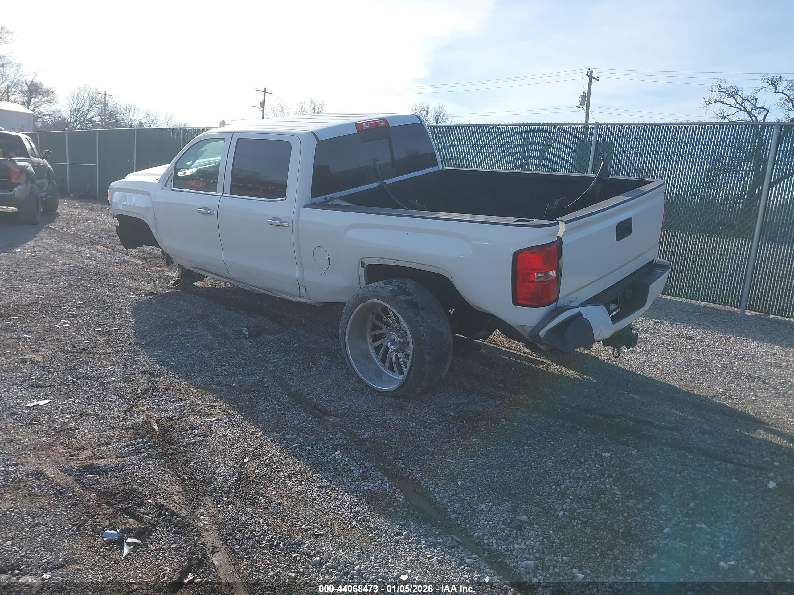 GMC SIERRA image 3
