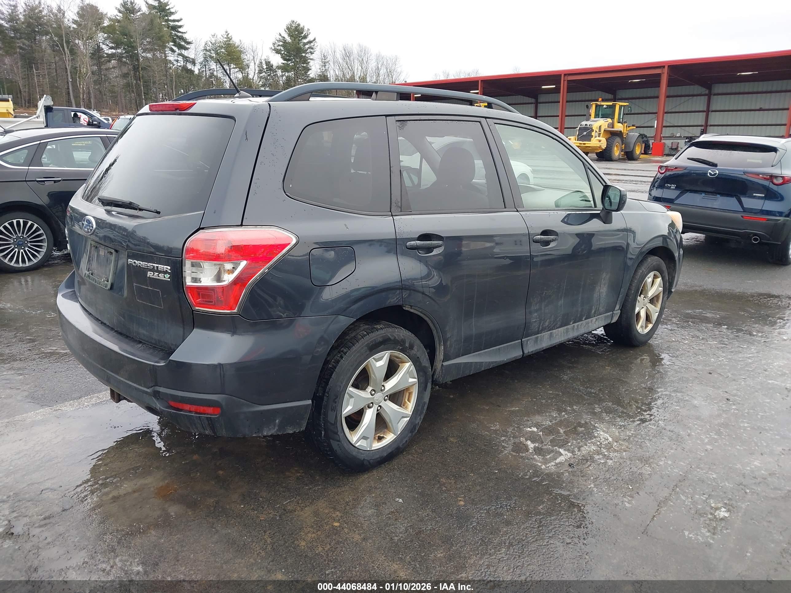 SUBARU FORESTER image 4