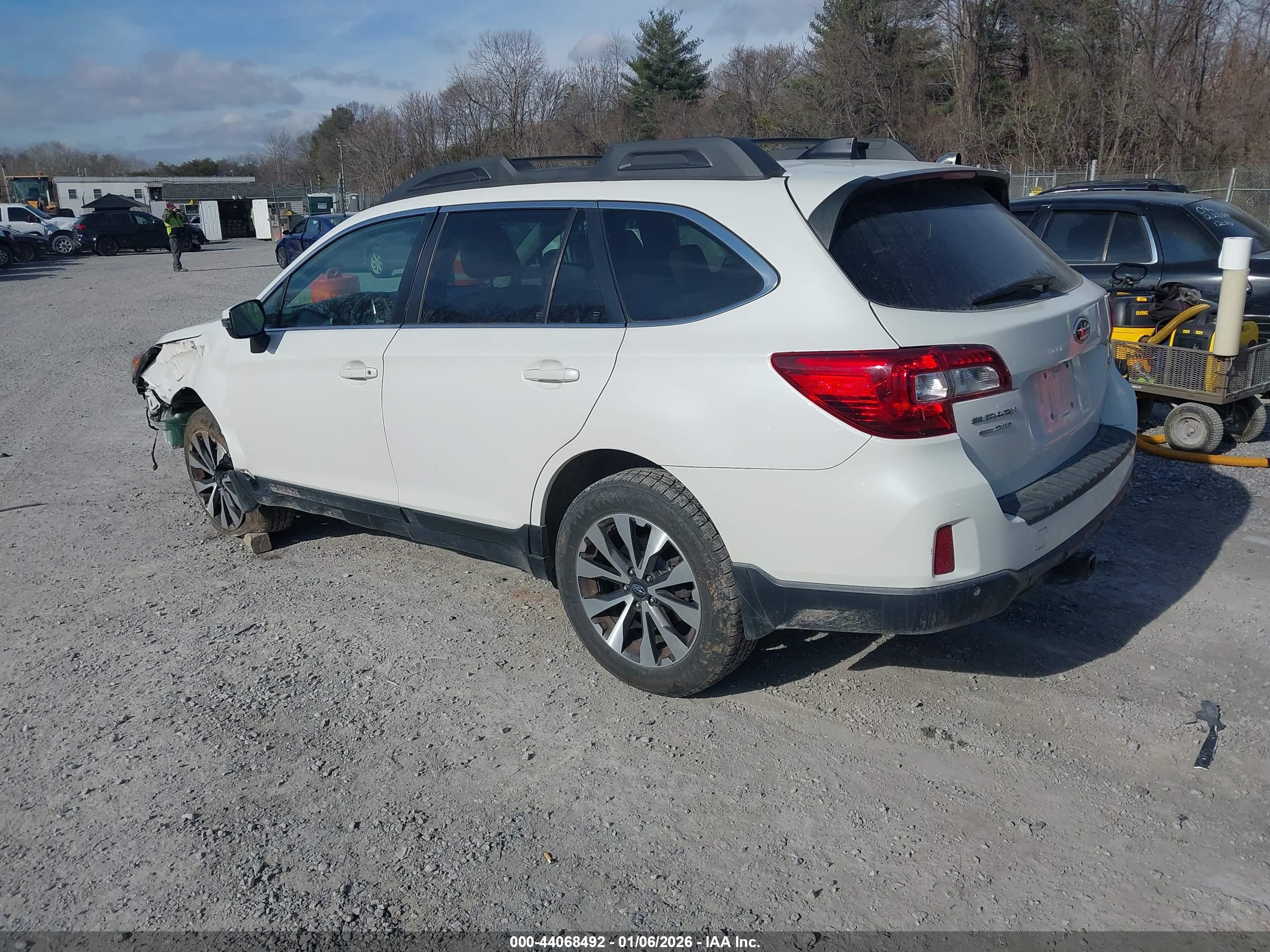 SUBARU OUTBACK image 3