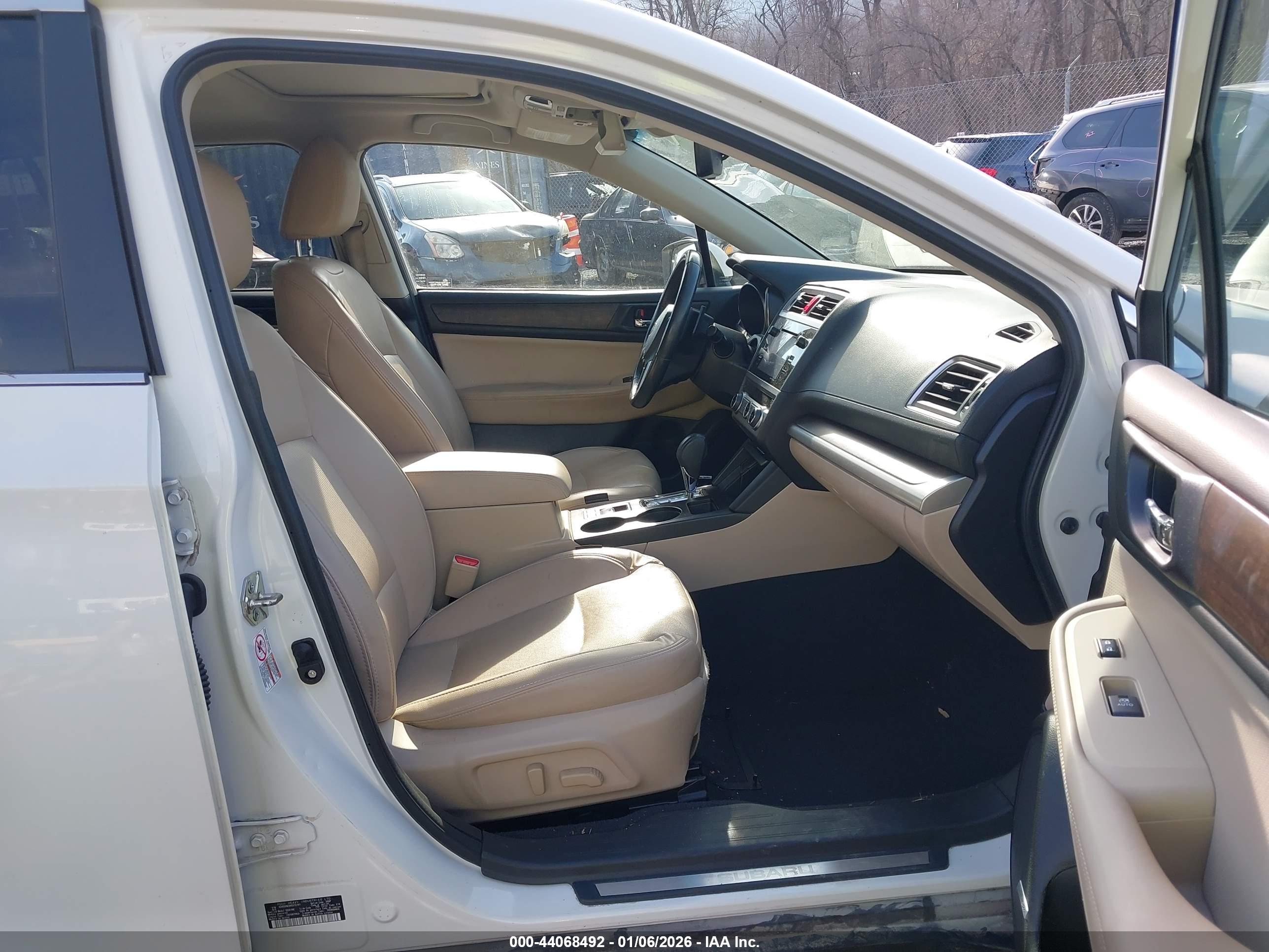 SUBARU OUTBACK image 5