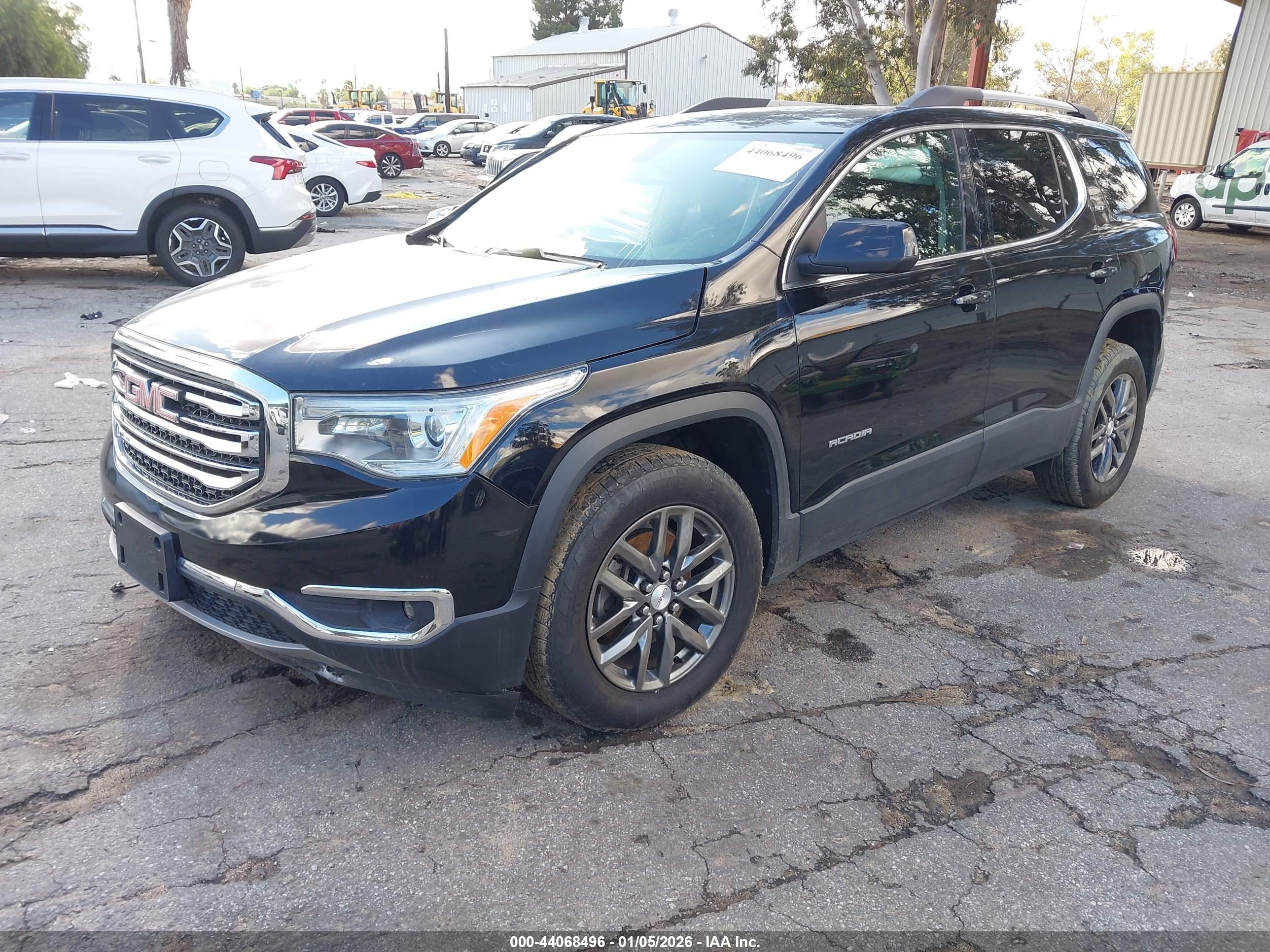 GMC ACADIA image 2