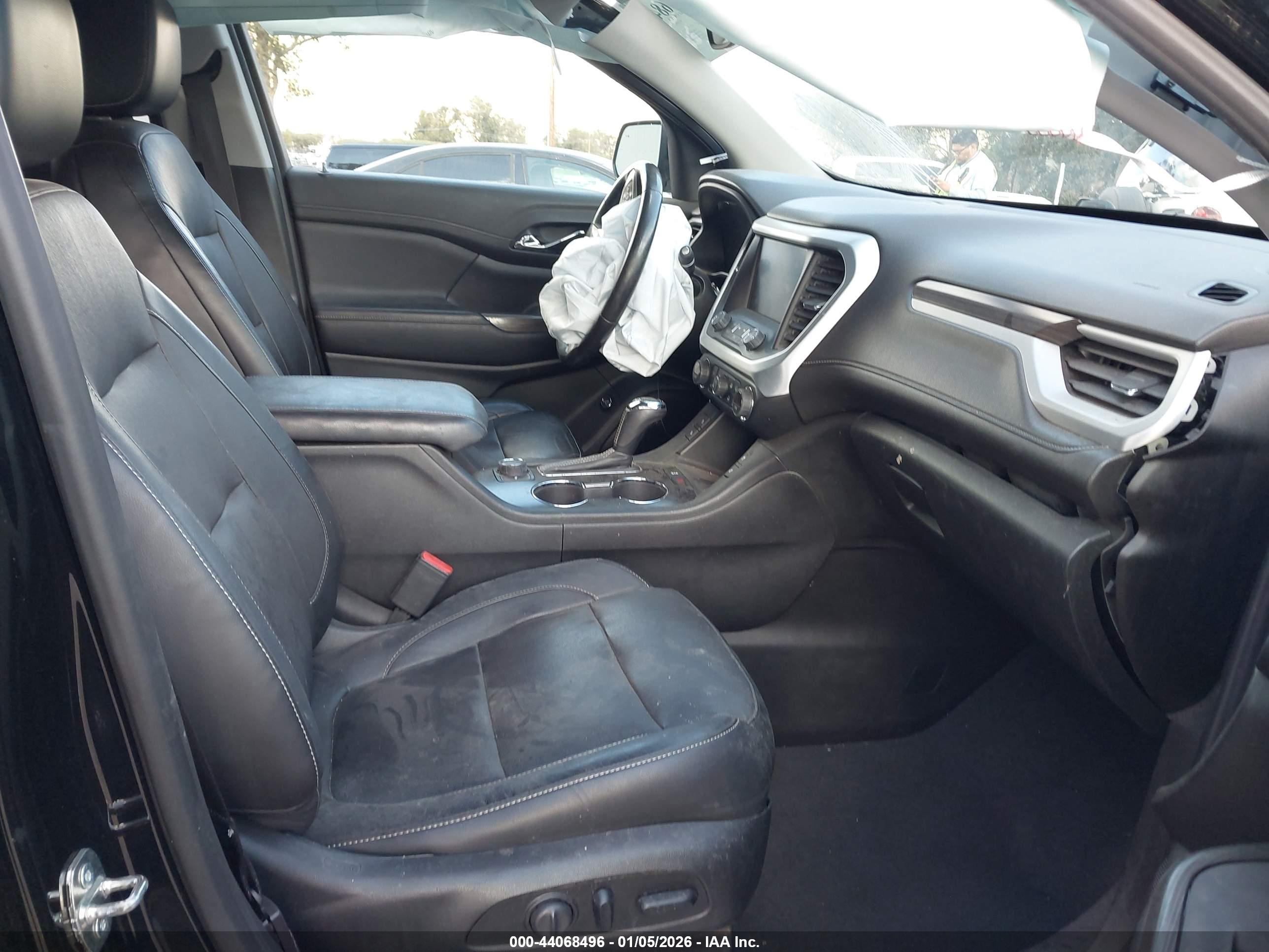 GMC ACADIA image 5