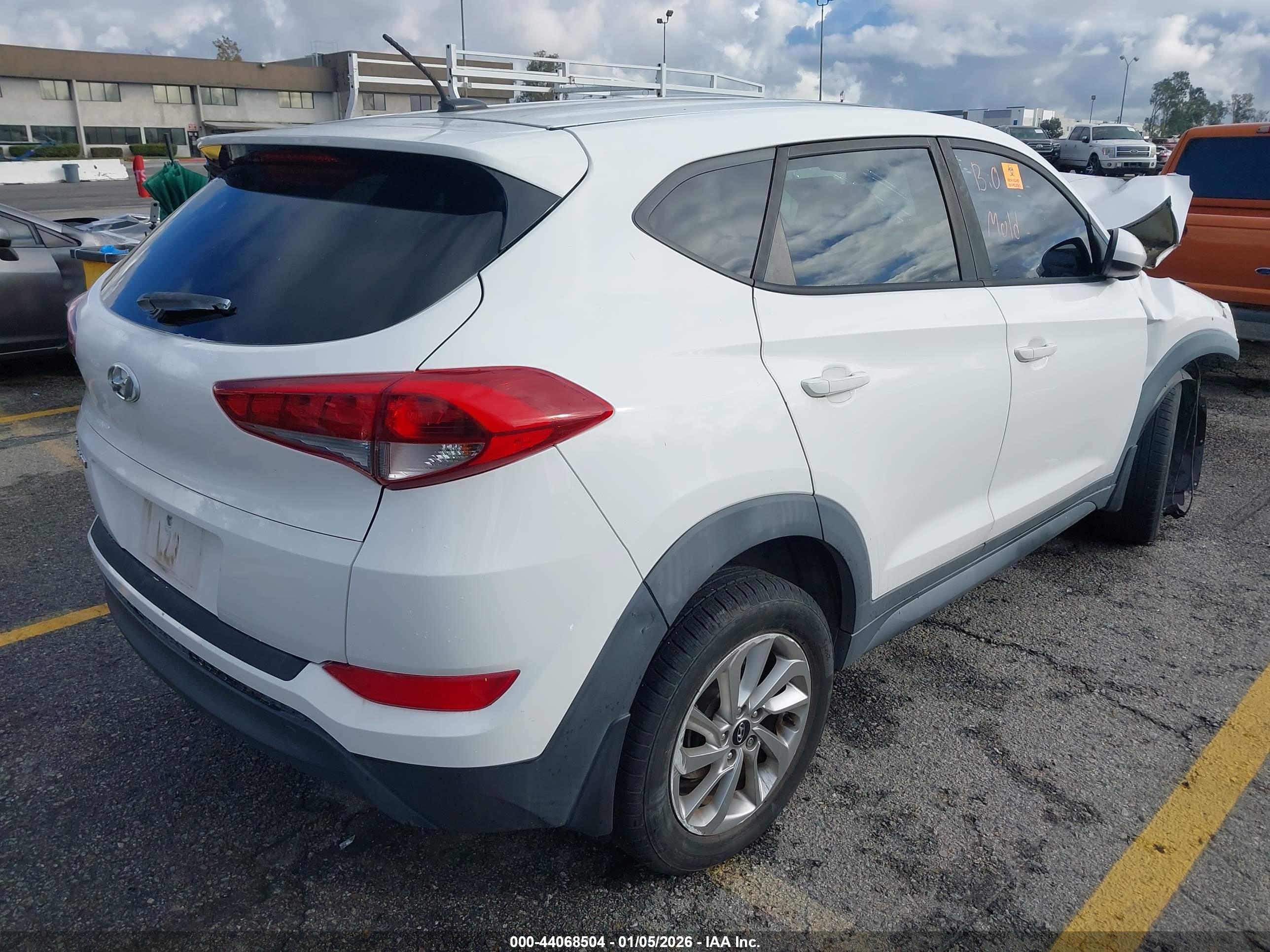 HYUNDAI TUCSON image 4