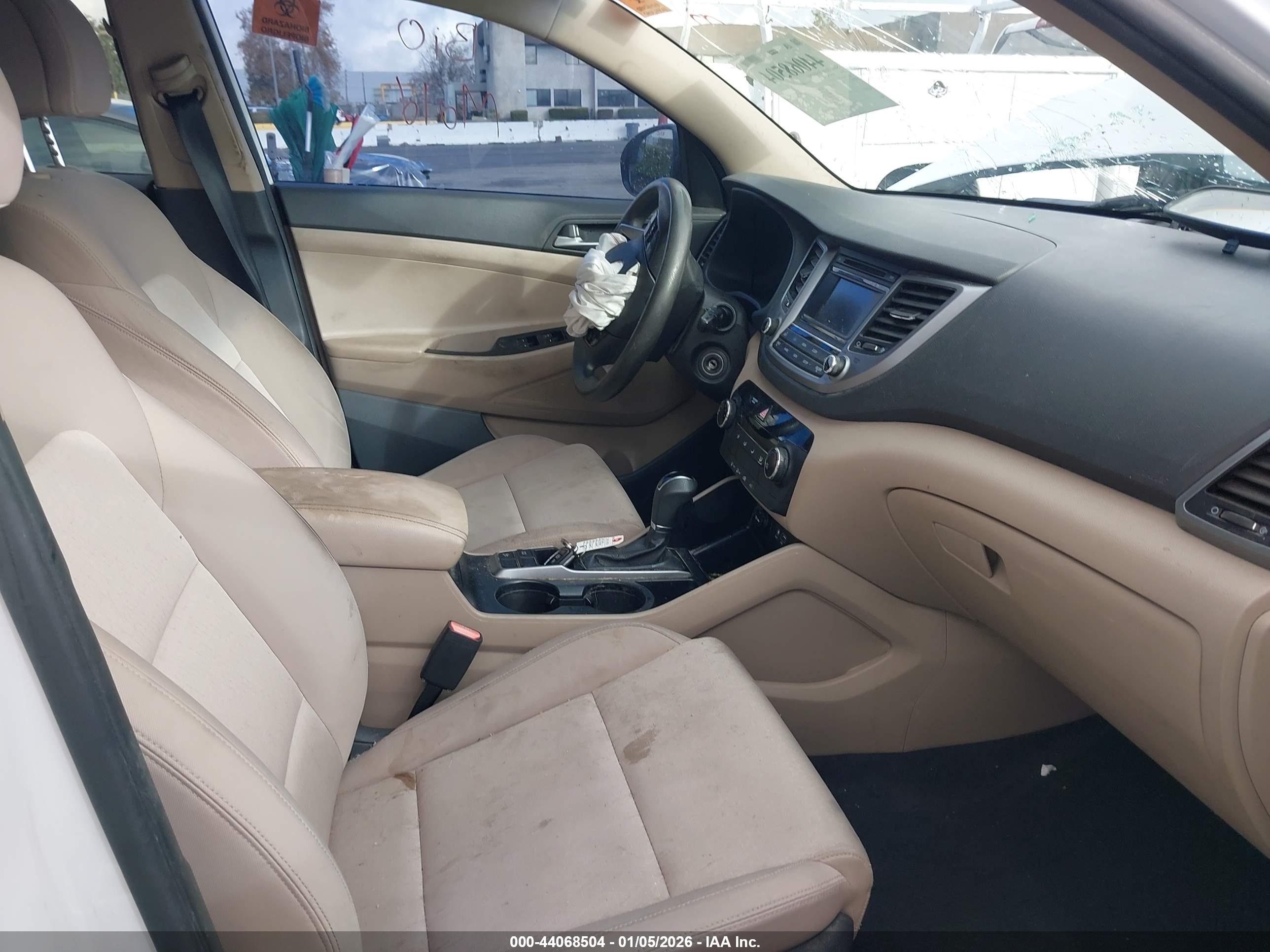 HYUNDAI TUCSON image 5