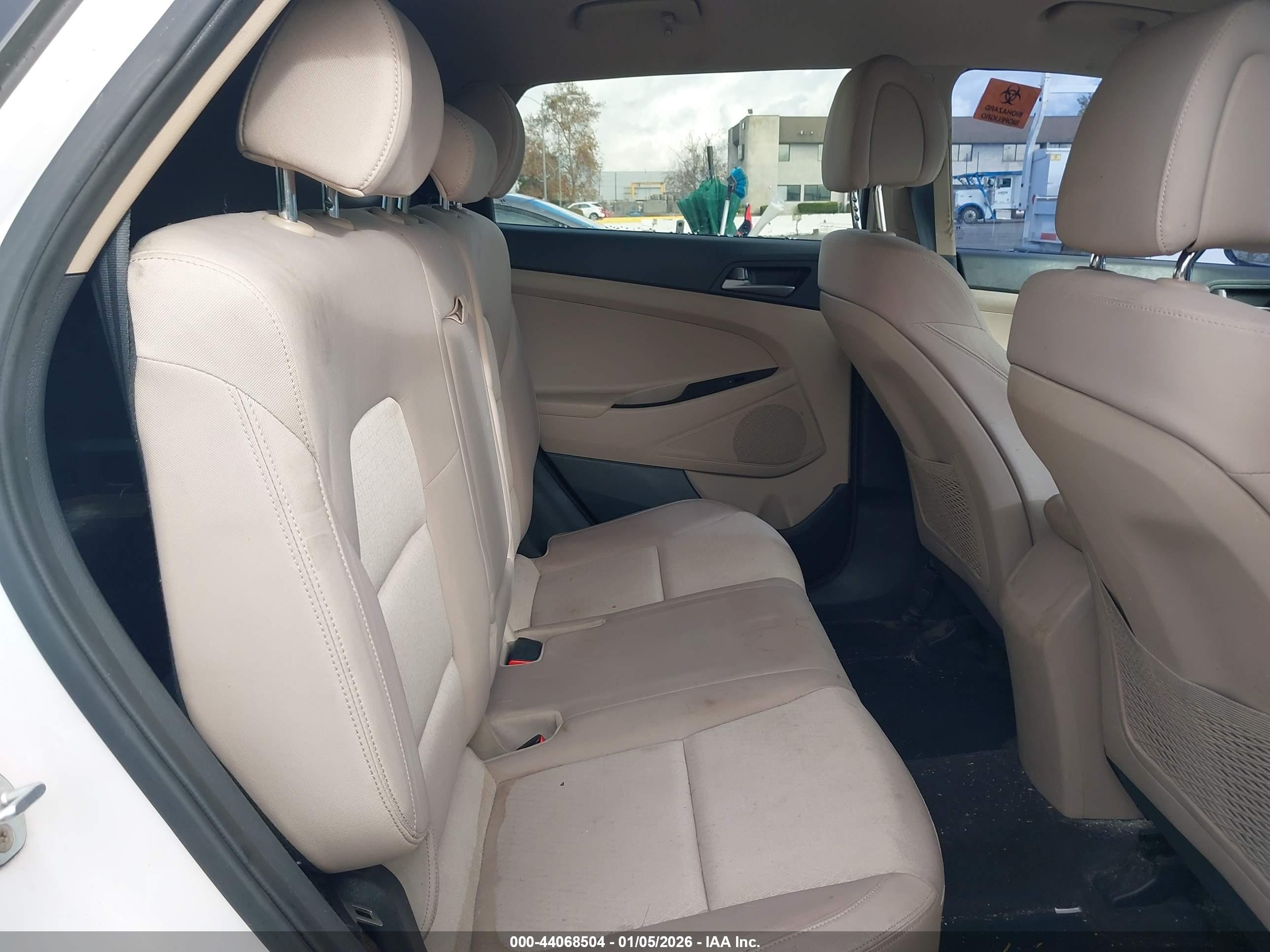 HYUNDAI TUCSON image 8