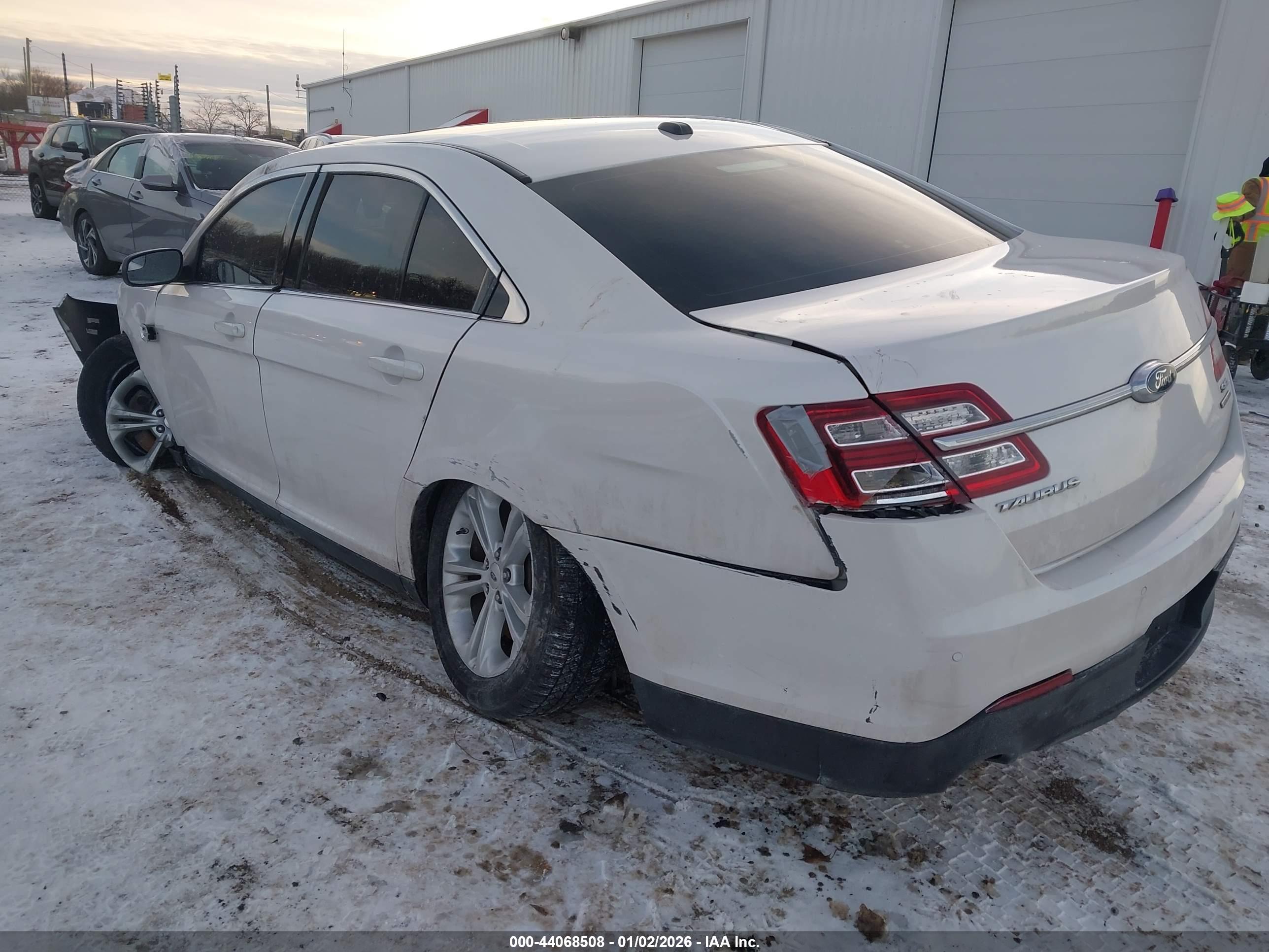 FORD TAURUS image 3