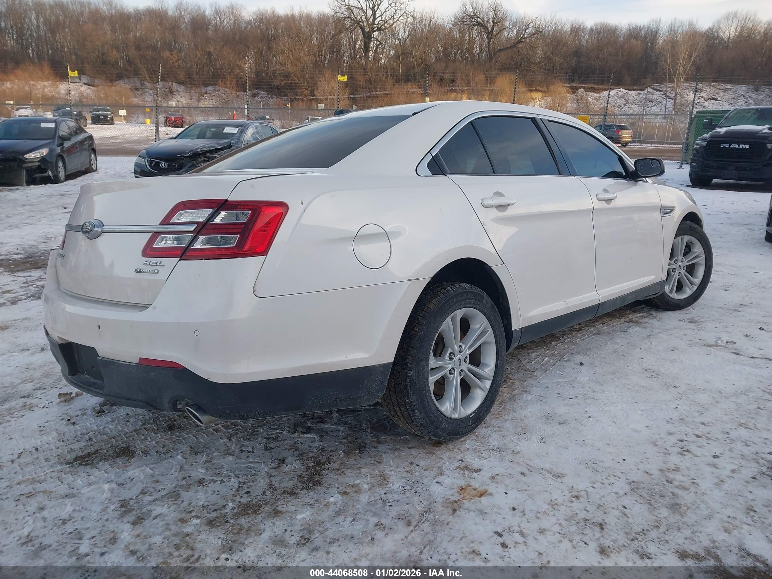FORD TAURUS image 4