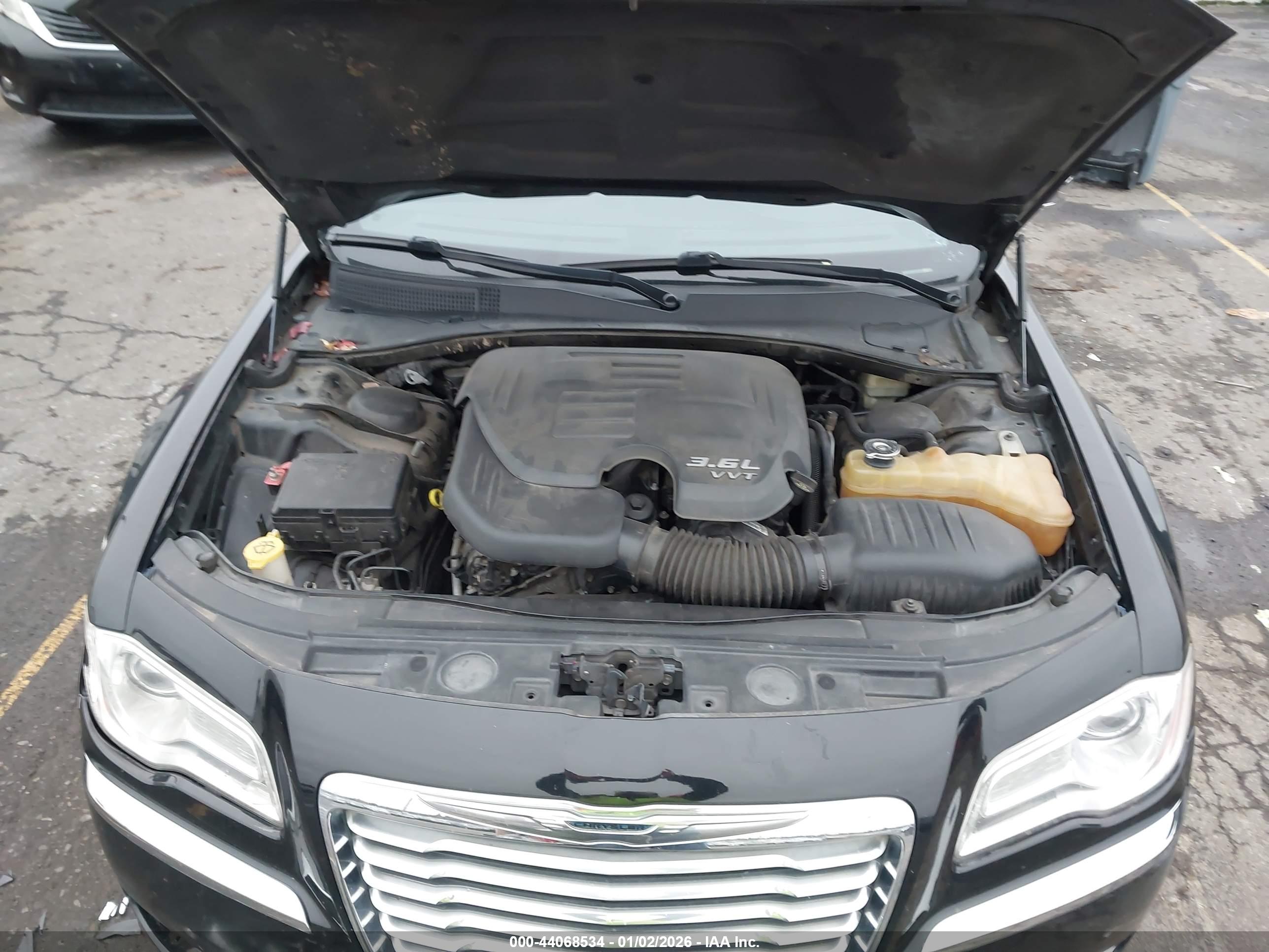 CHRYSLER 300 image 10