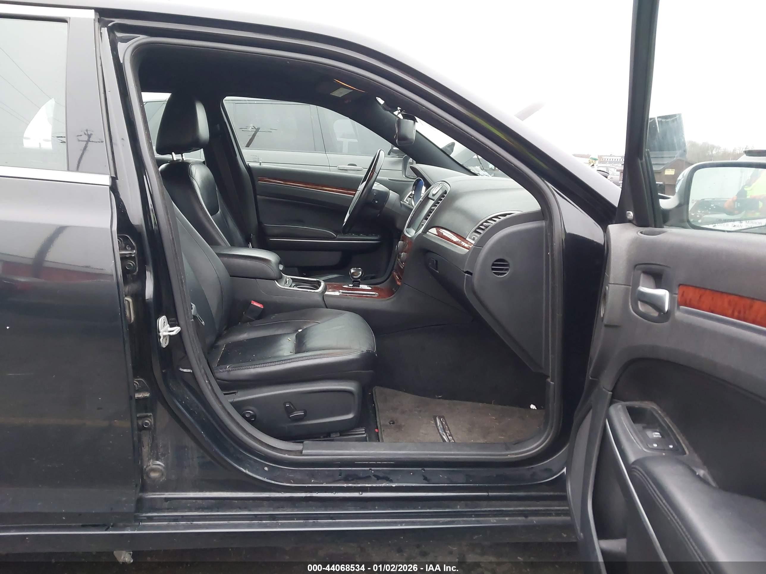 CHRYSLER 300 image 5