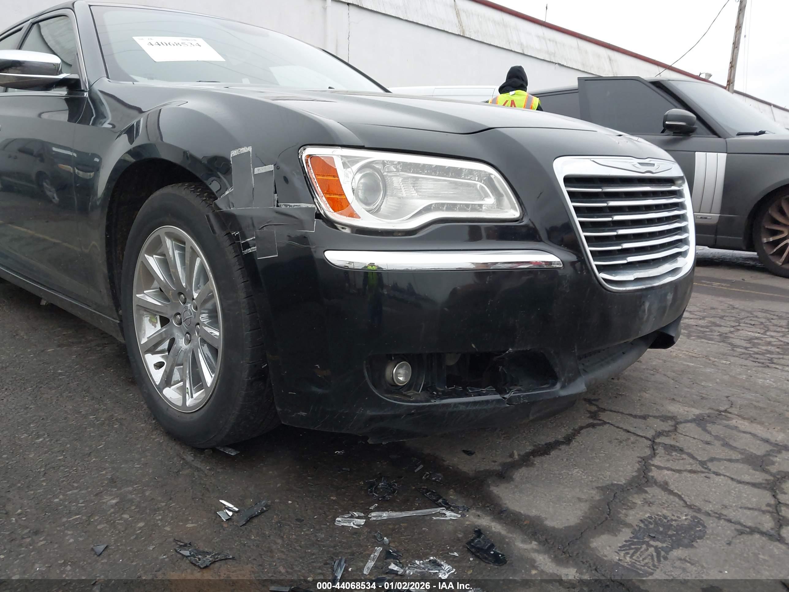 CHRYSLER 300 image 6