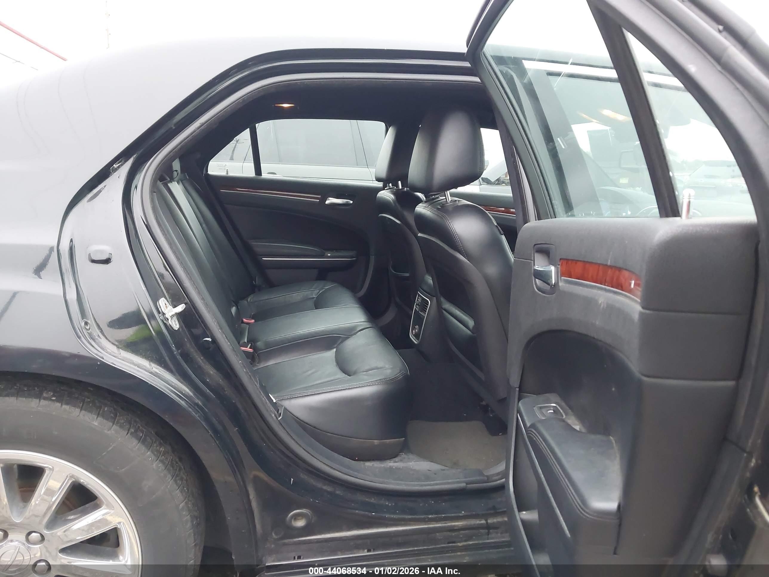 CHRYSLER 300 image 8