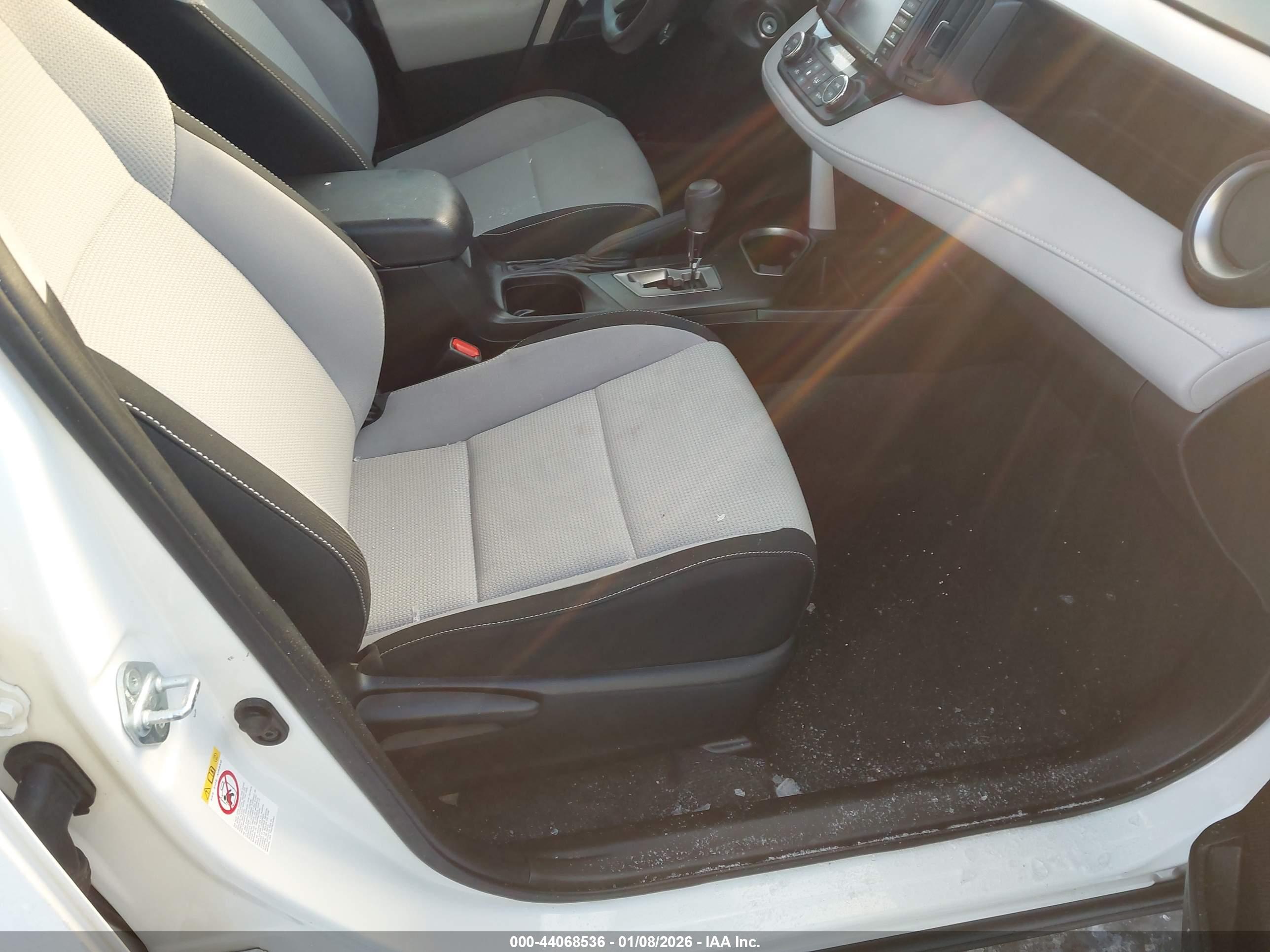 TOYOTA RAV4 image 5
