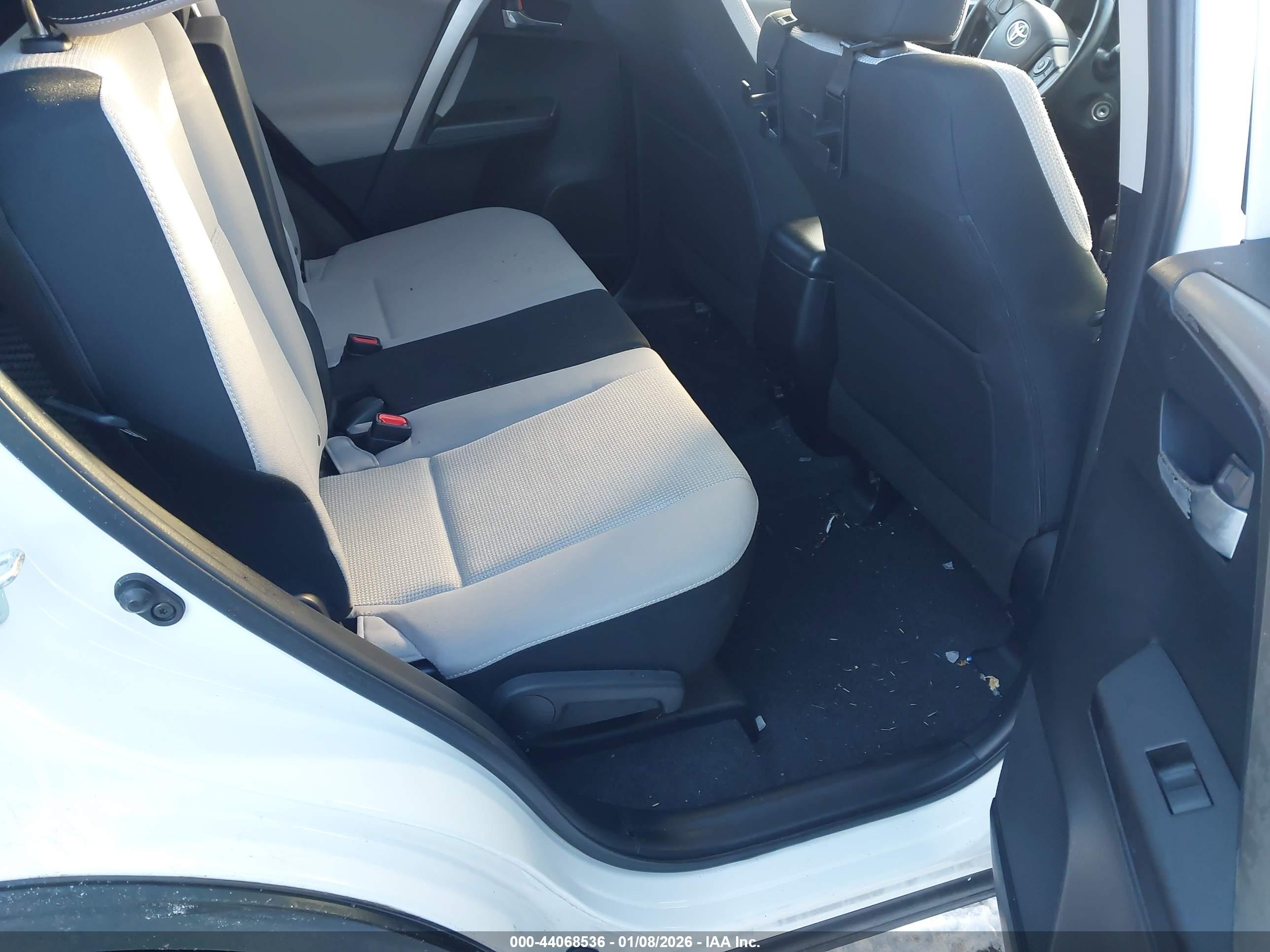 TOYOTA RAV4 image 8