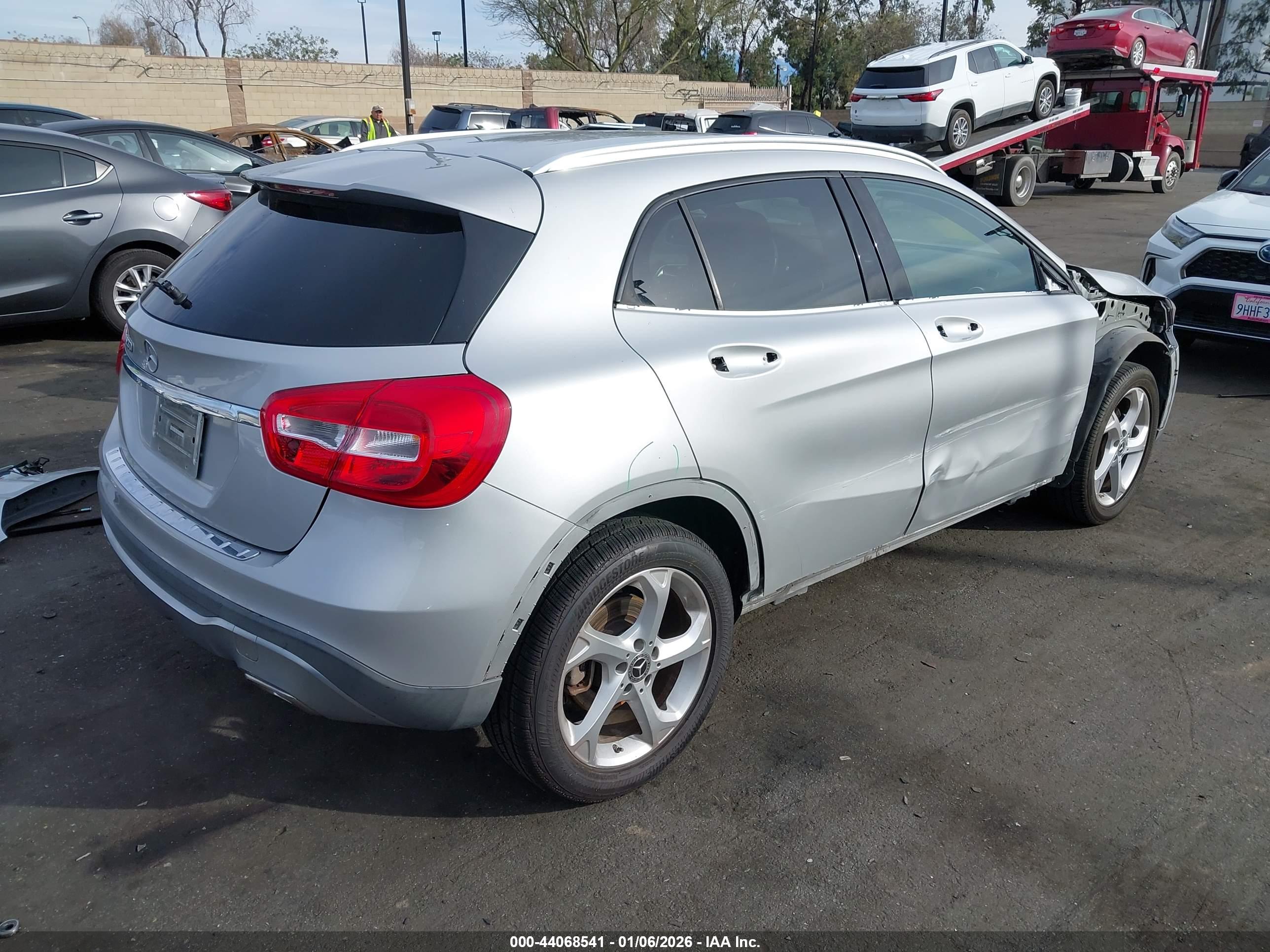 MERCEDES-BENZ GLA image 4