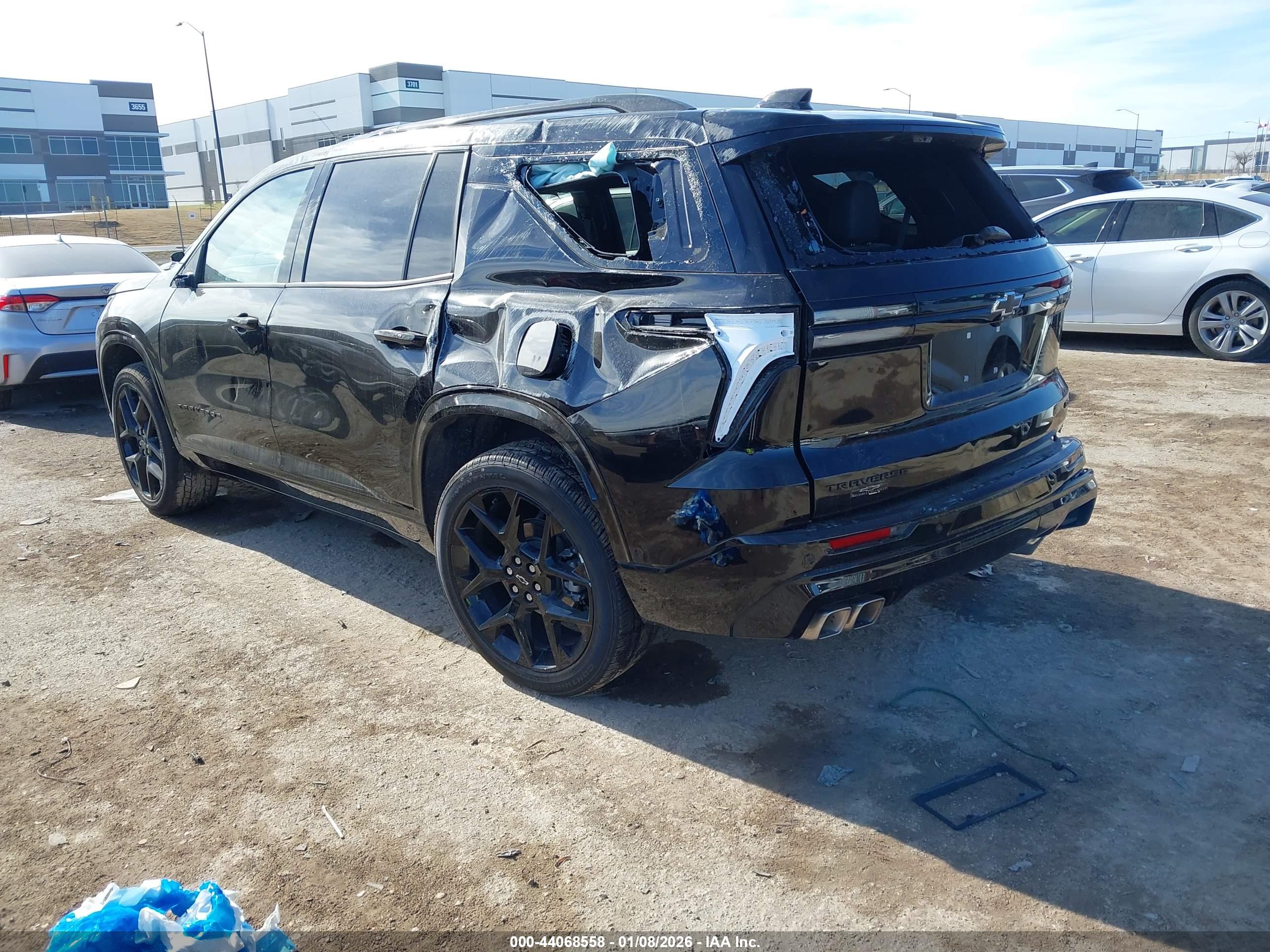 CHEVROLET TRAVERSE image 3