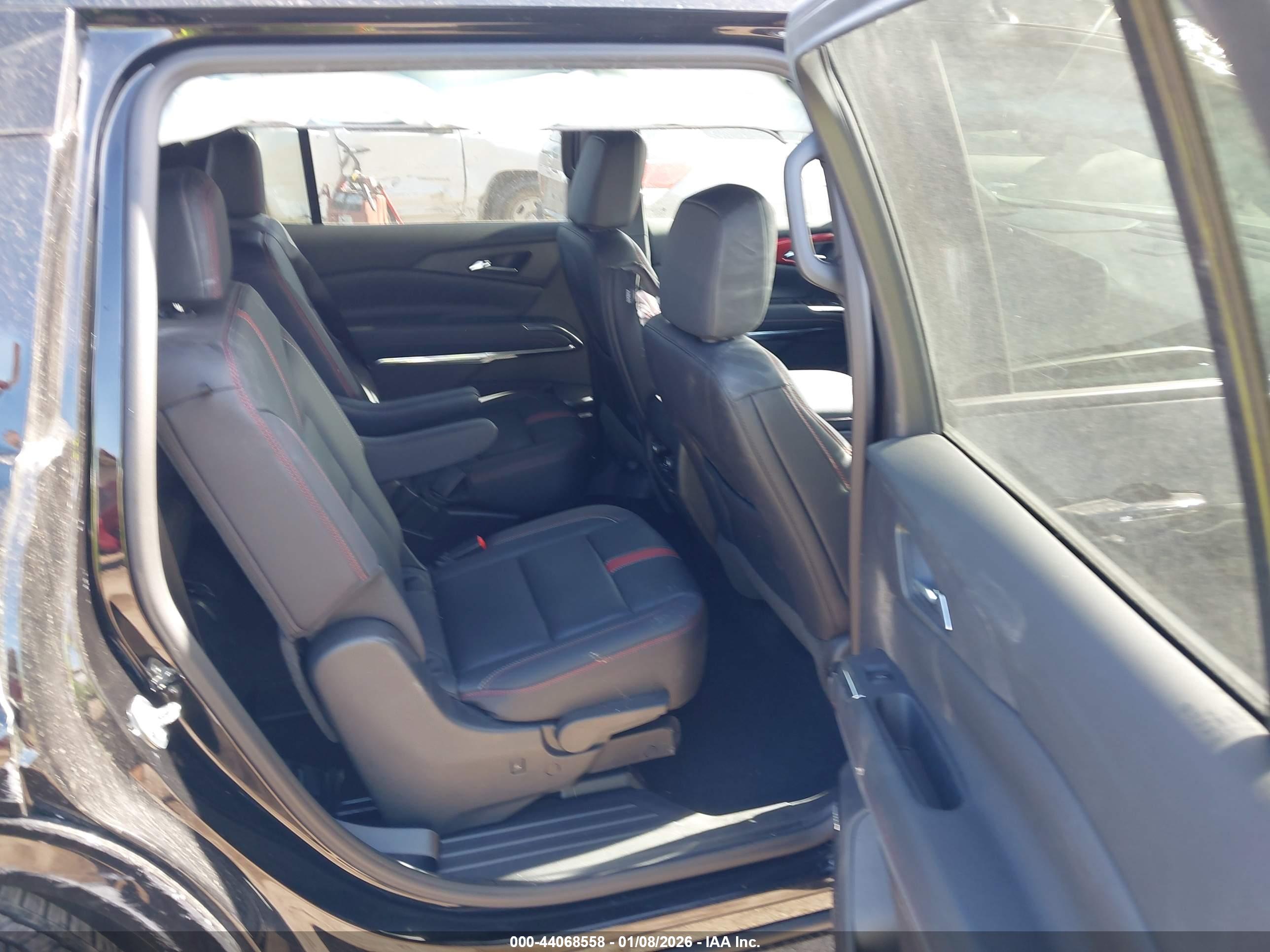 CHEVROLET TRAVERSE image 8