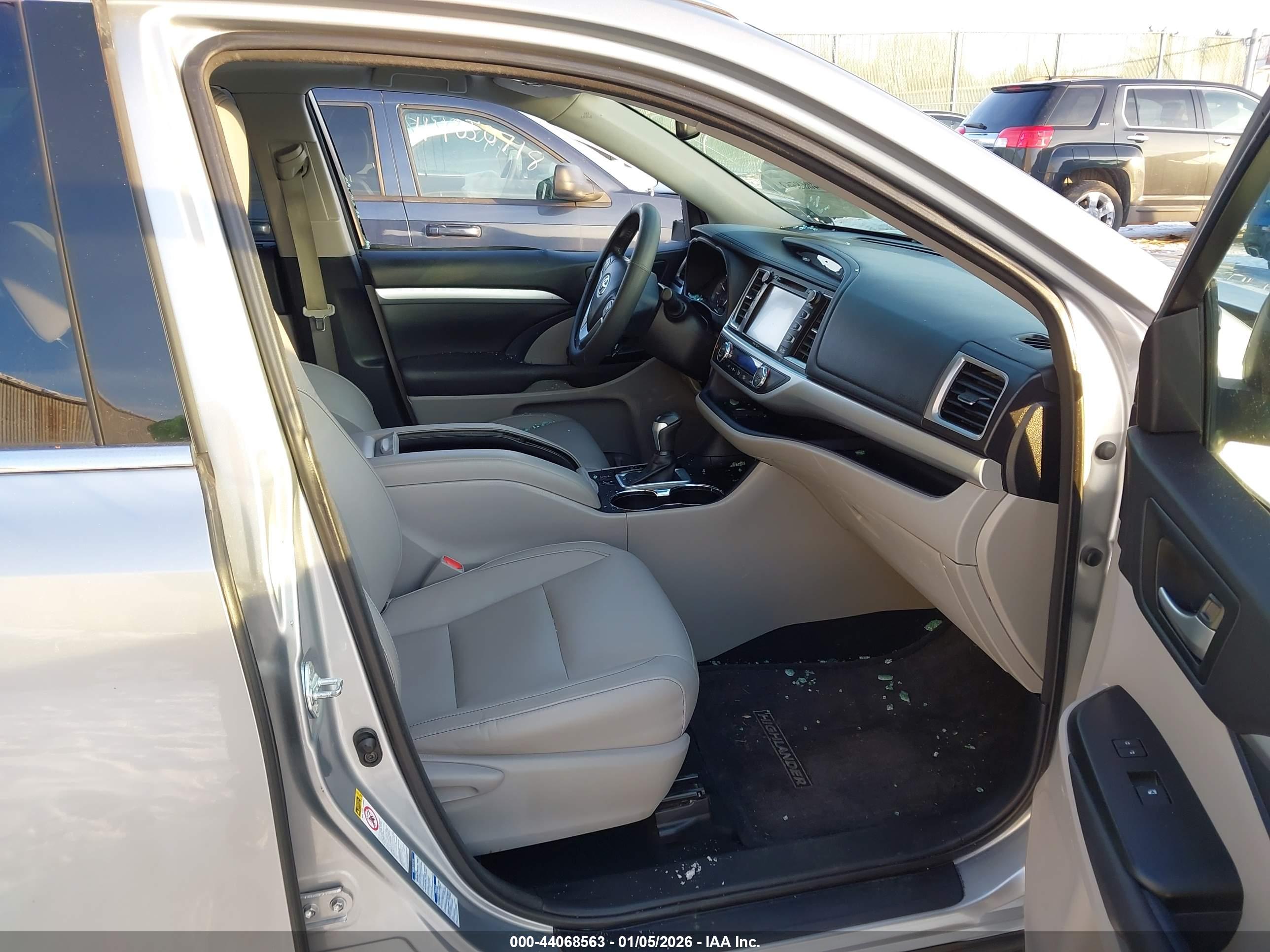 TOYOTA HIGHLANDER image 5