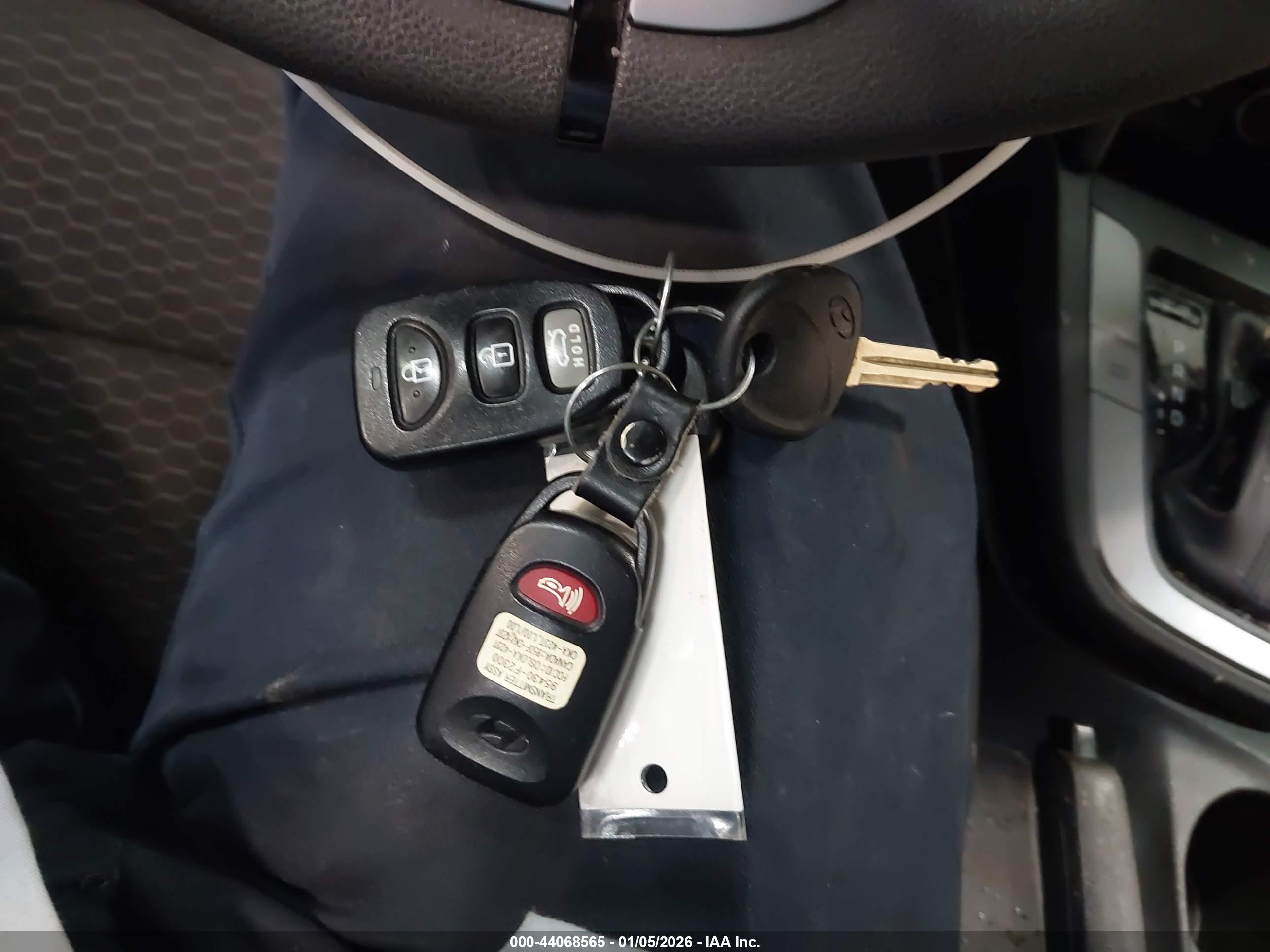 HYUNDAI ELANTRA image 11