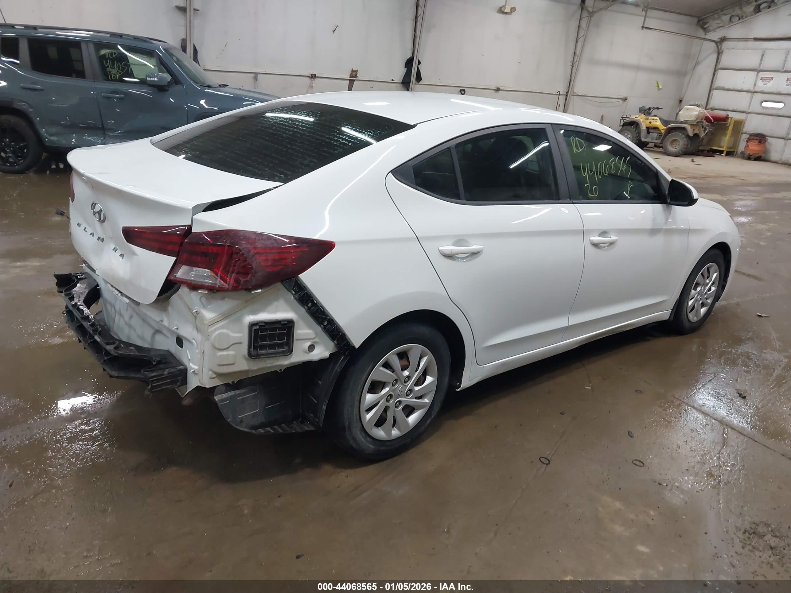 HYUNDAI ELANTRA image 4