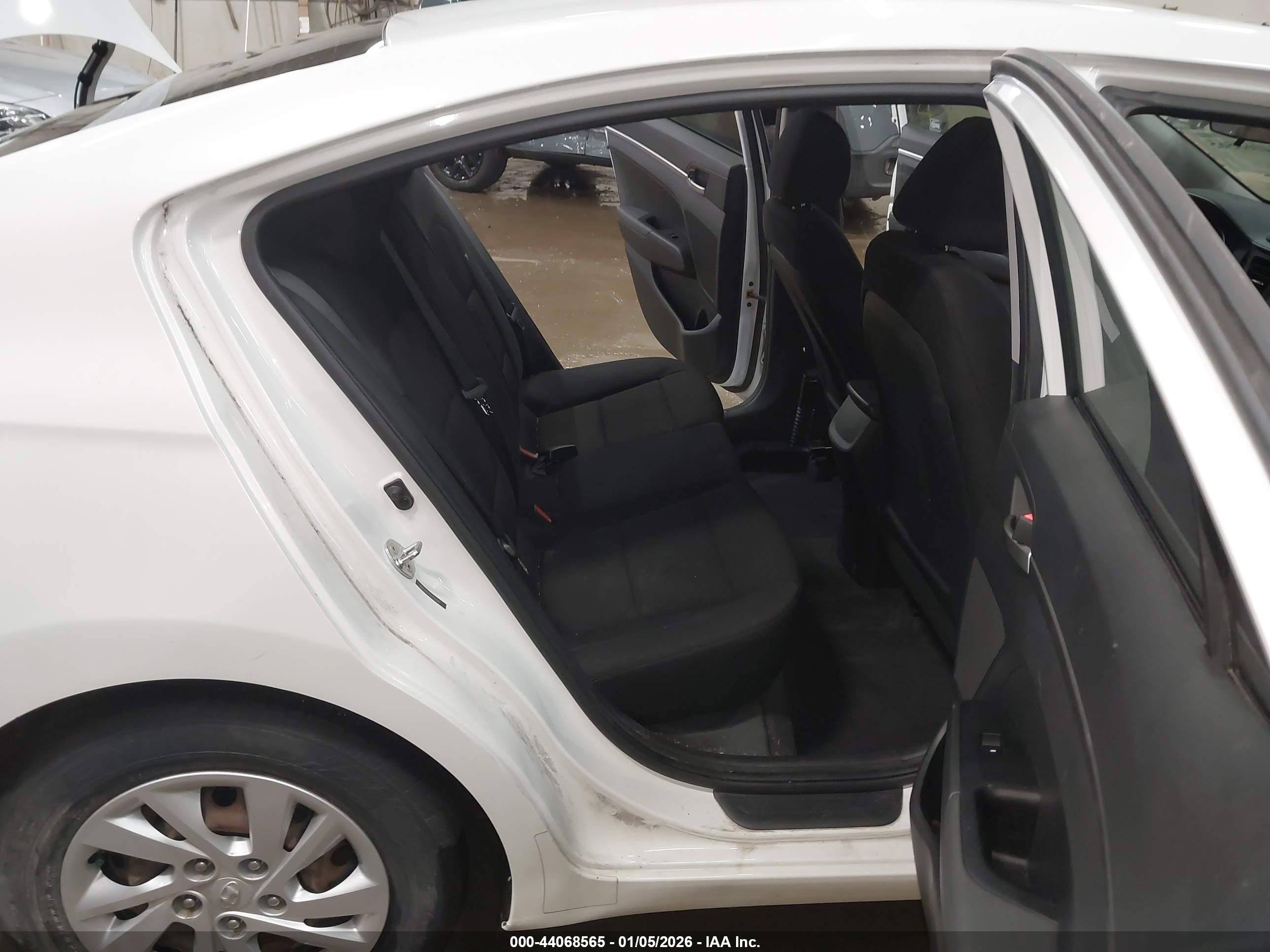 HYUNDAI ELANTRA image 8