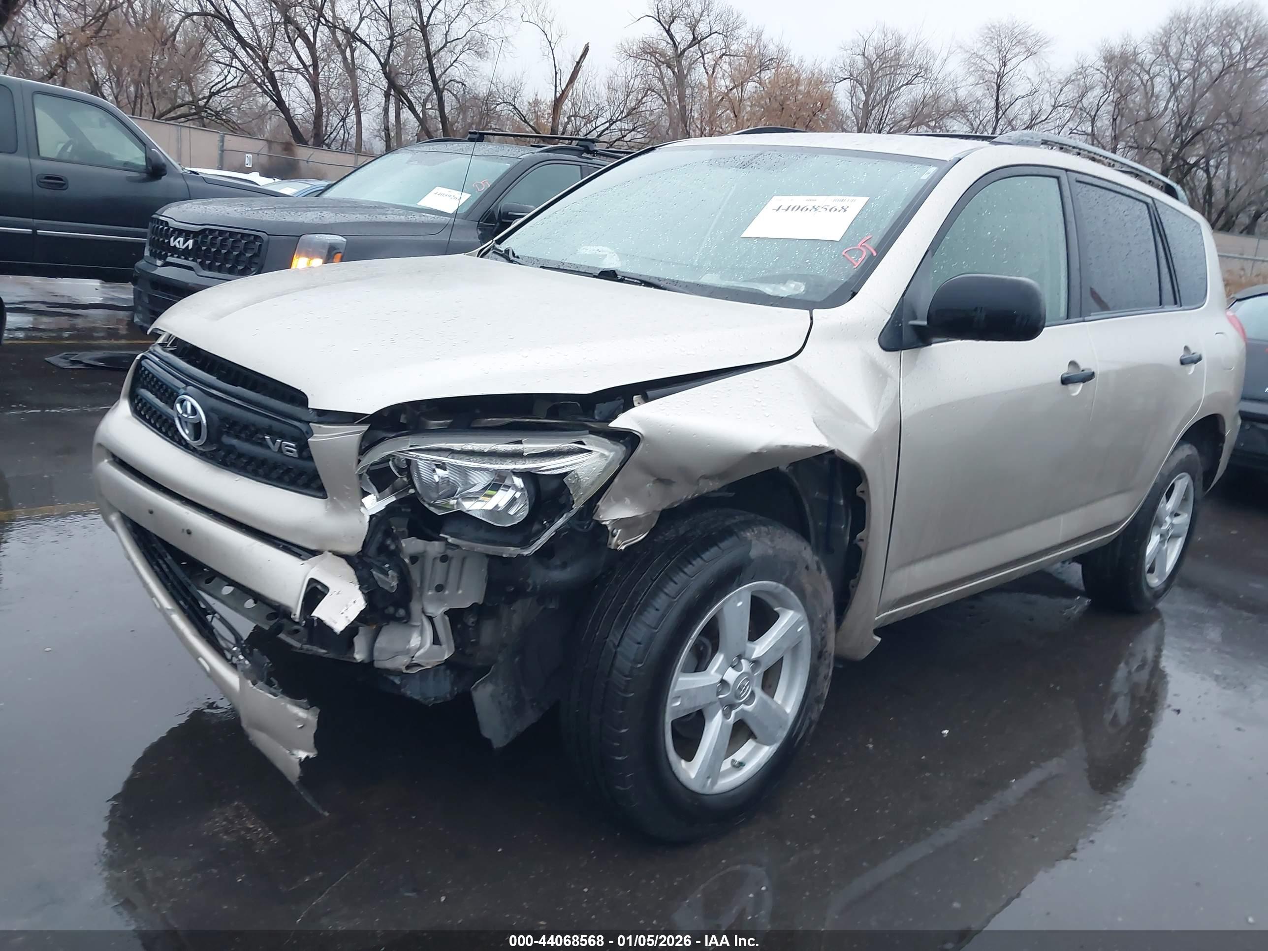 TOYOTA RAV4 image 2