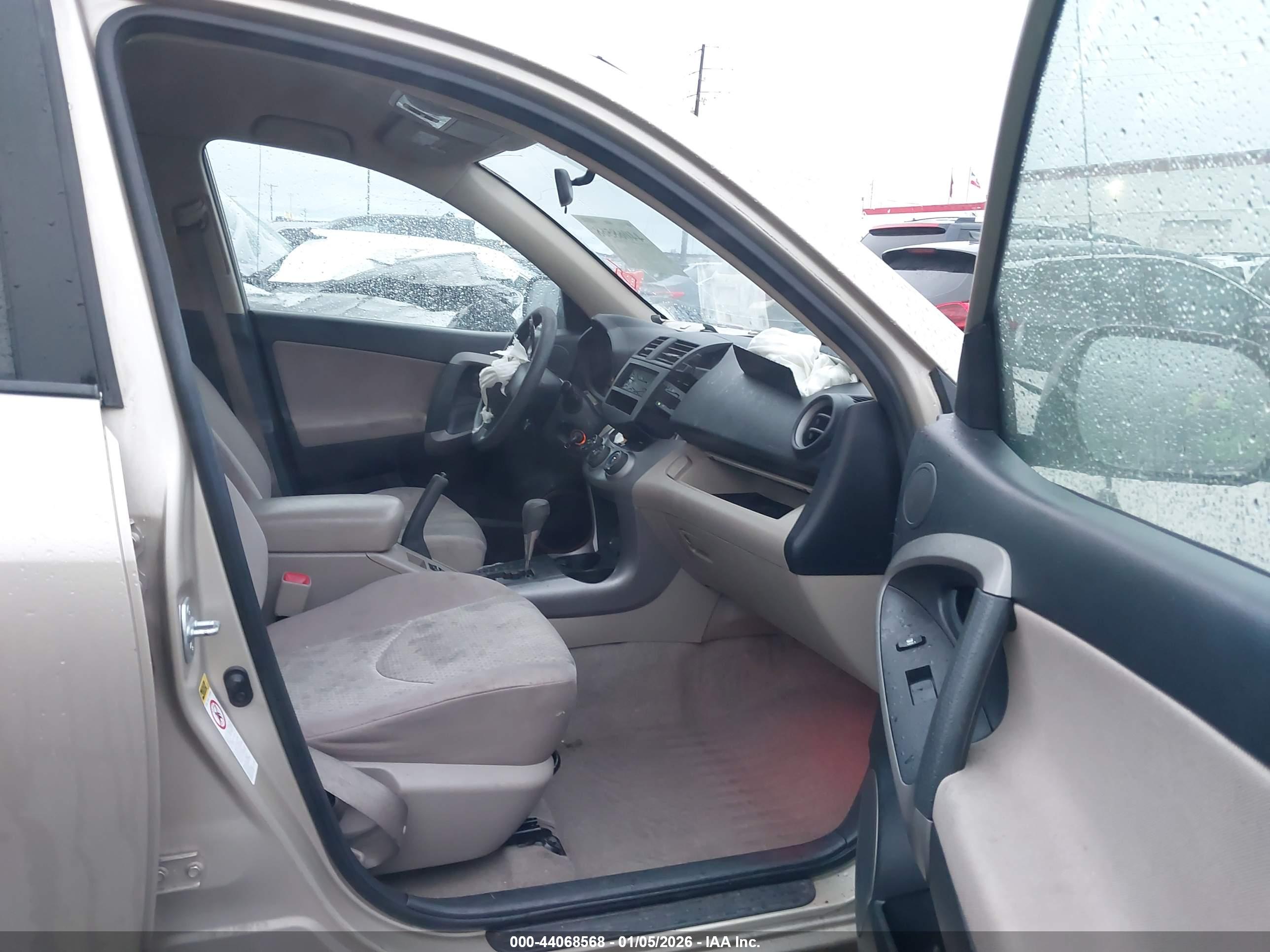 TOYOTA RAV4 image 5