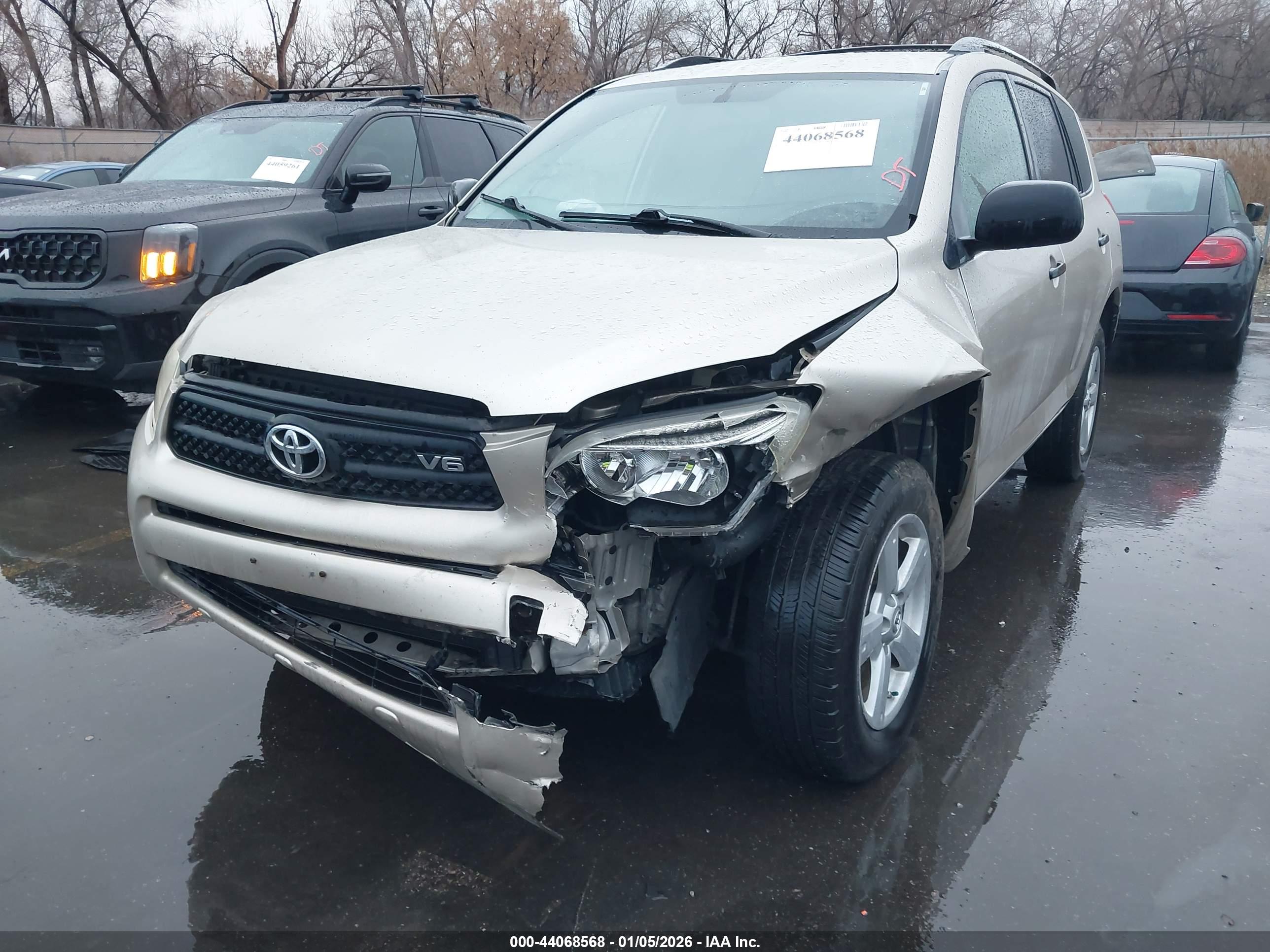 TOYOTA RAV4 image 6