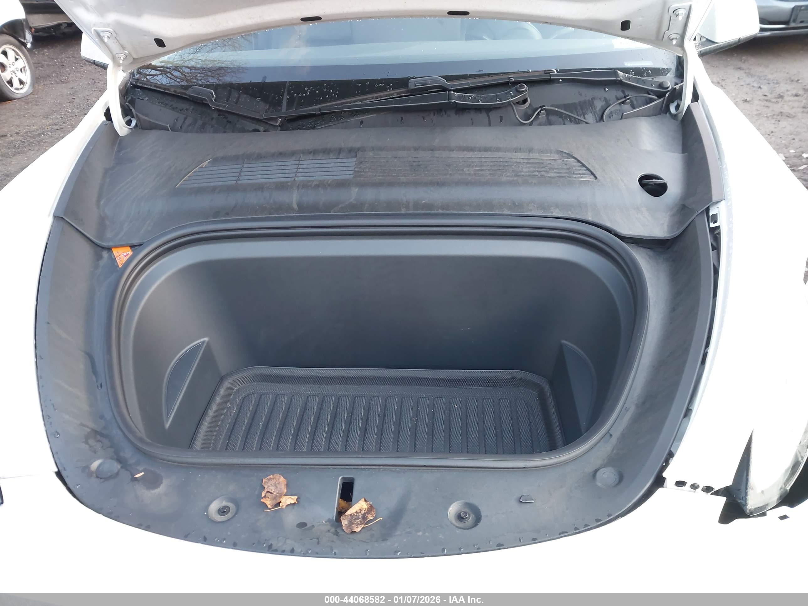 TESLA MODEL image 10