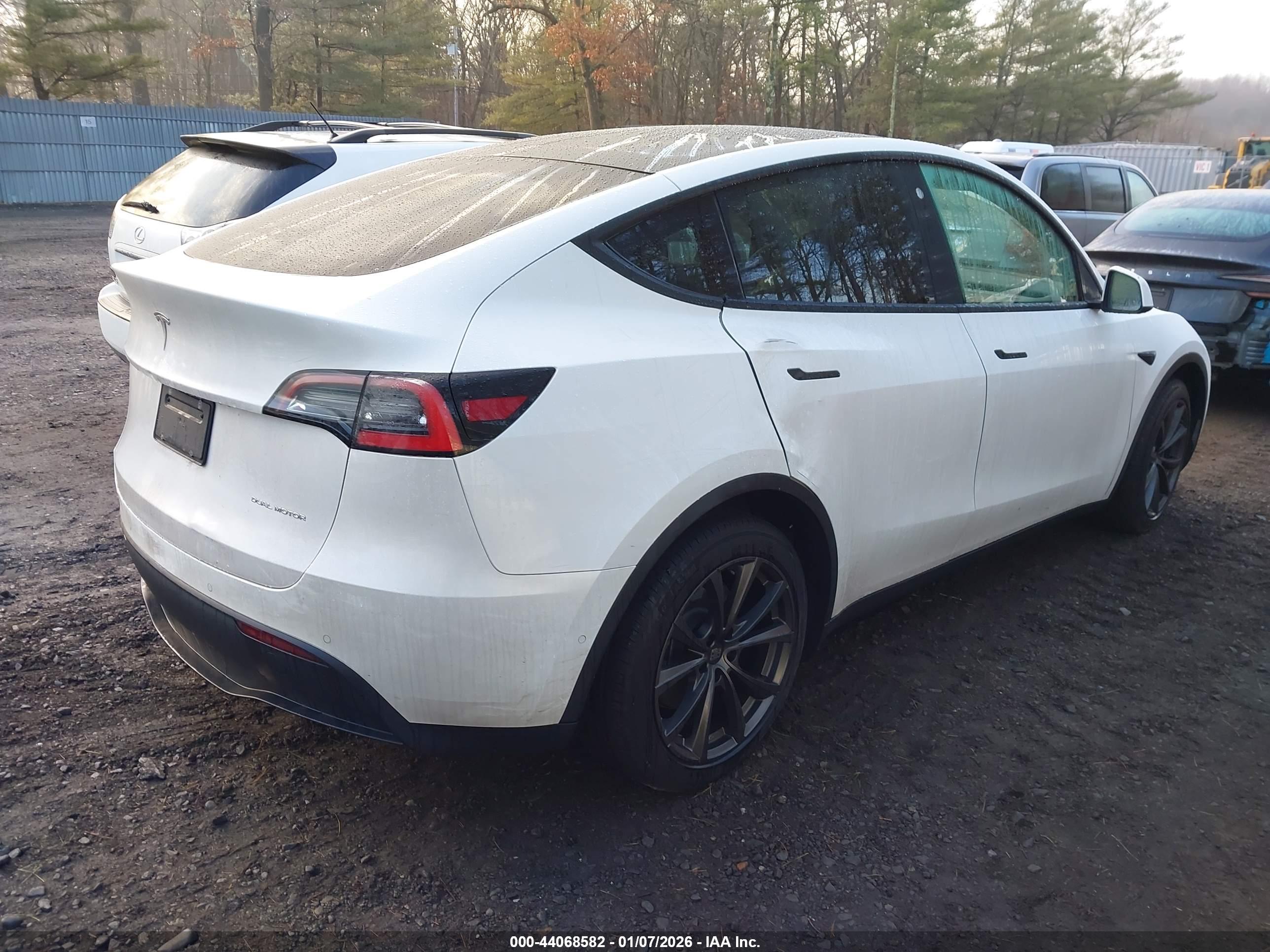 TESLA MODEL image 4