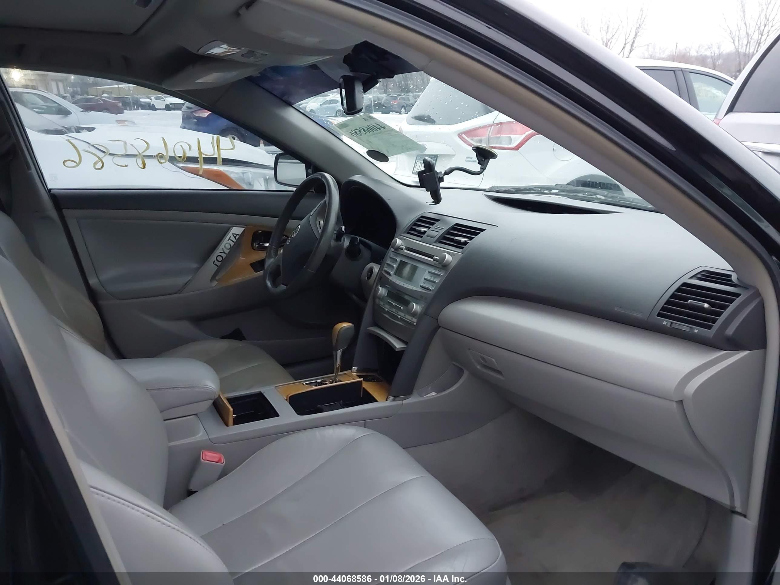 TOYOTA CAMRY image 5