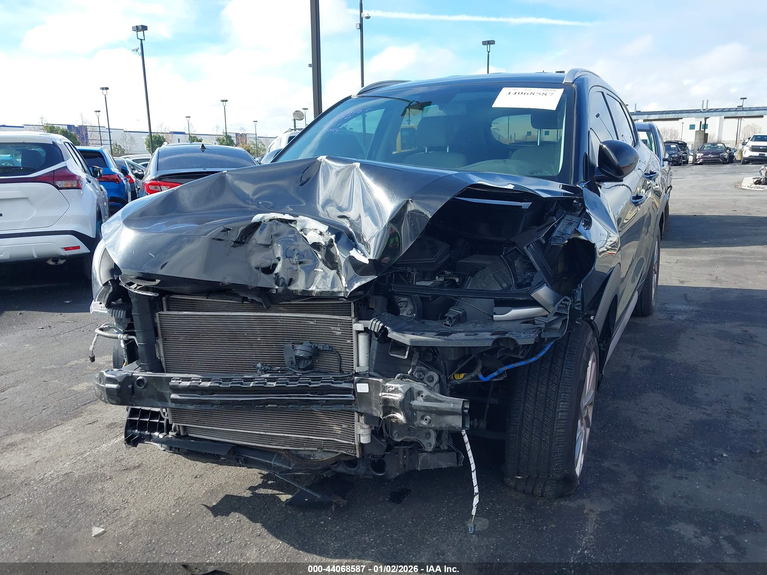 HYUNDAI TUCSON image 6