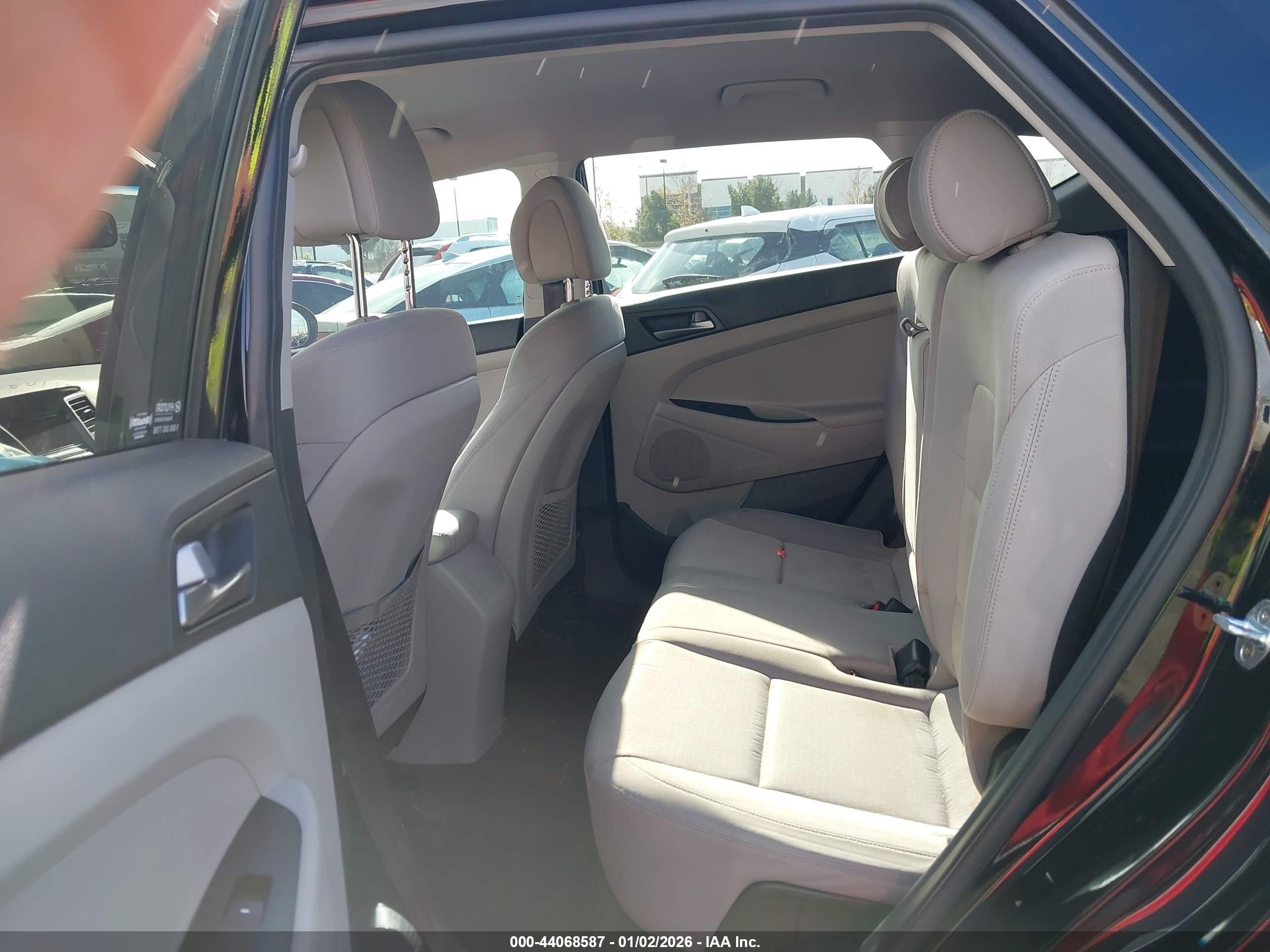 HYUNDAI TUCSON image 8