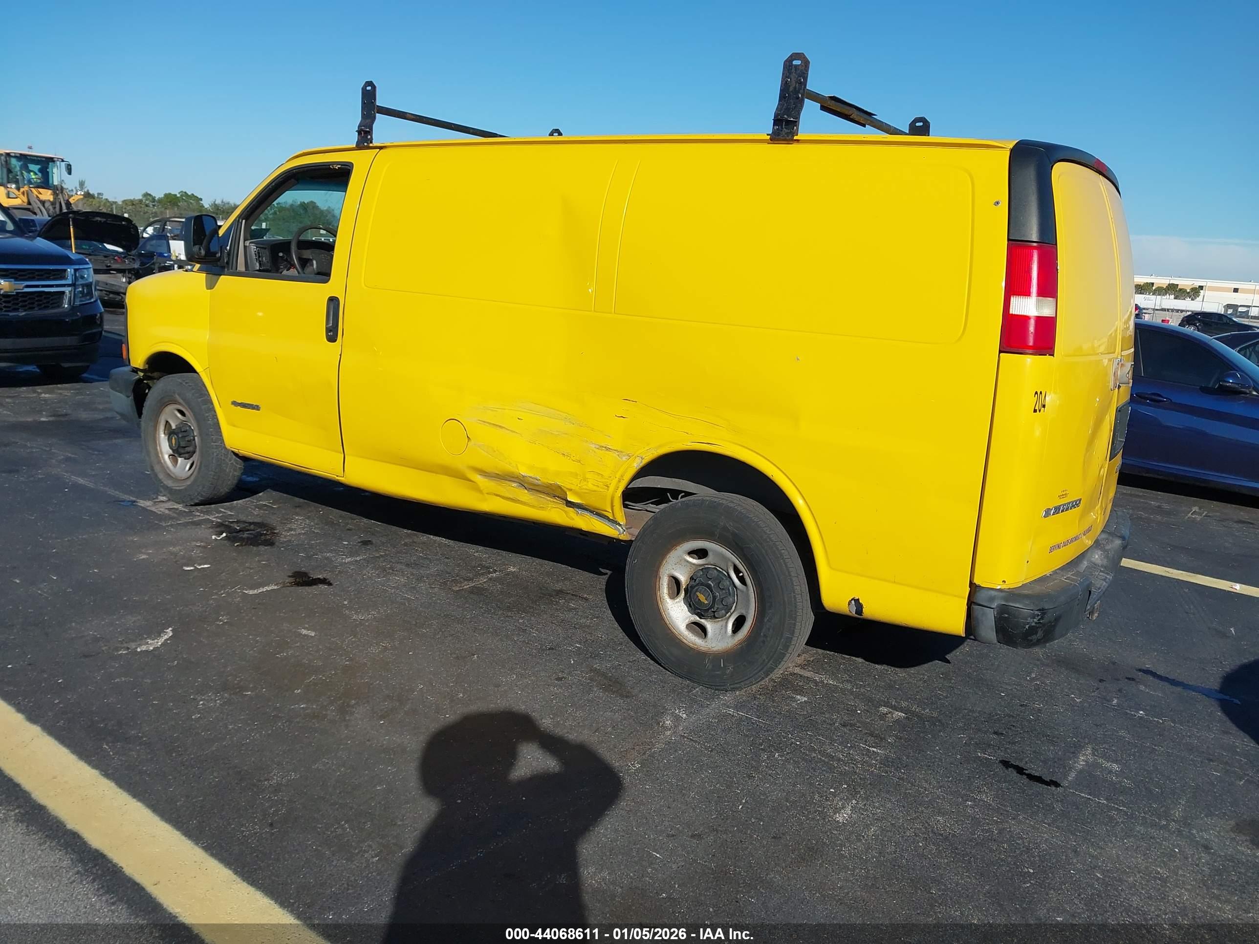 CHEVROLET EXPRESS image 3