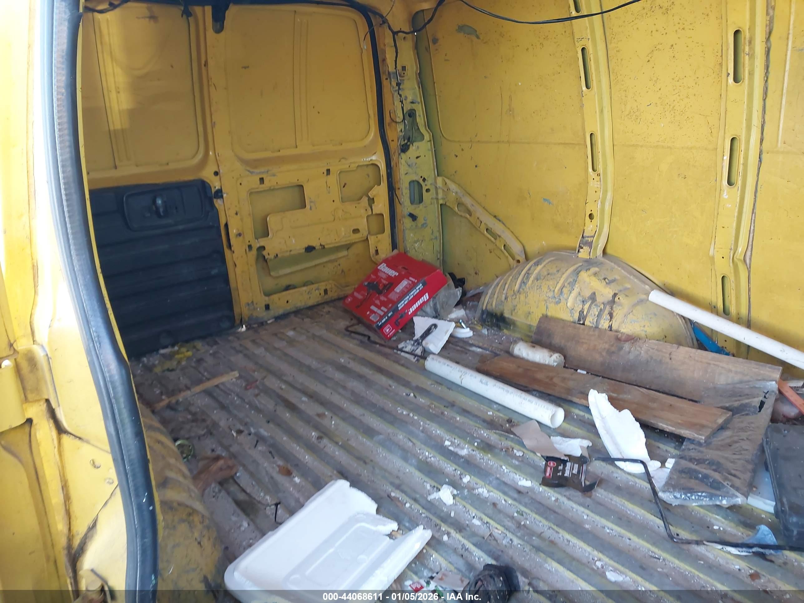 CHEVROLET EXPRESS image 8