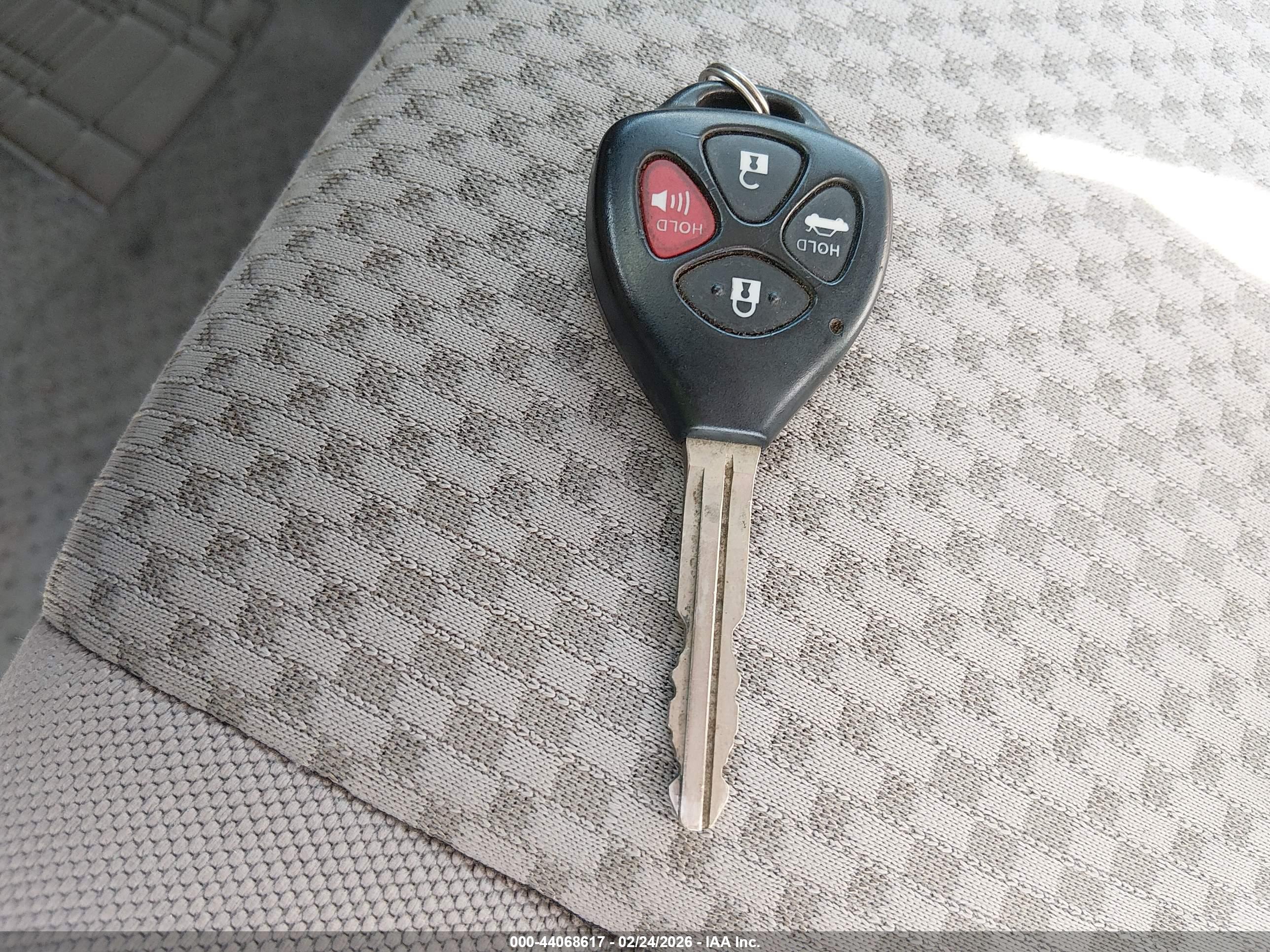 TOYOTA RAV4 image 11