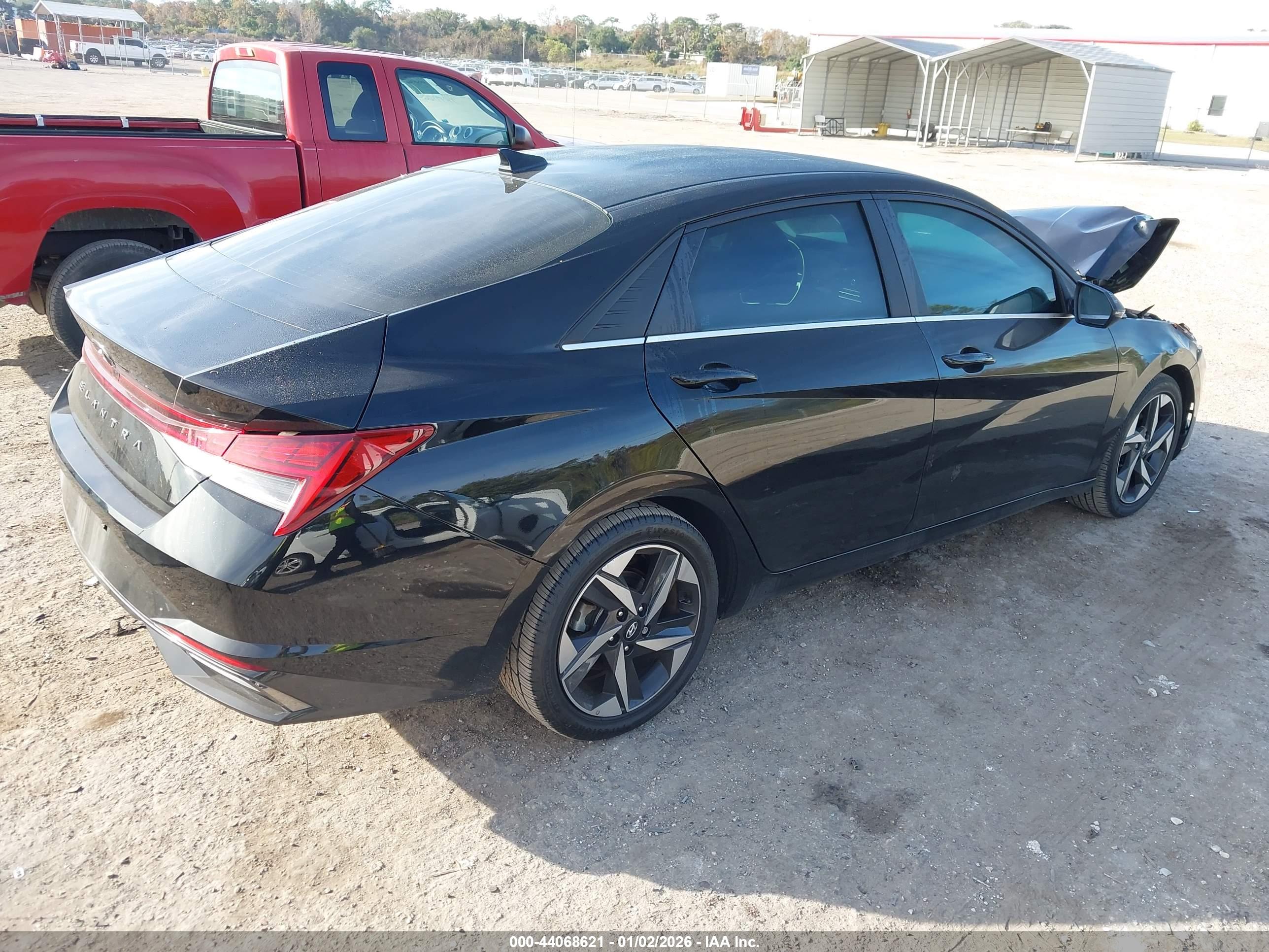 HYUNDAI ELANTRA image 4