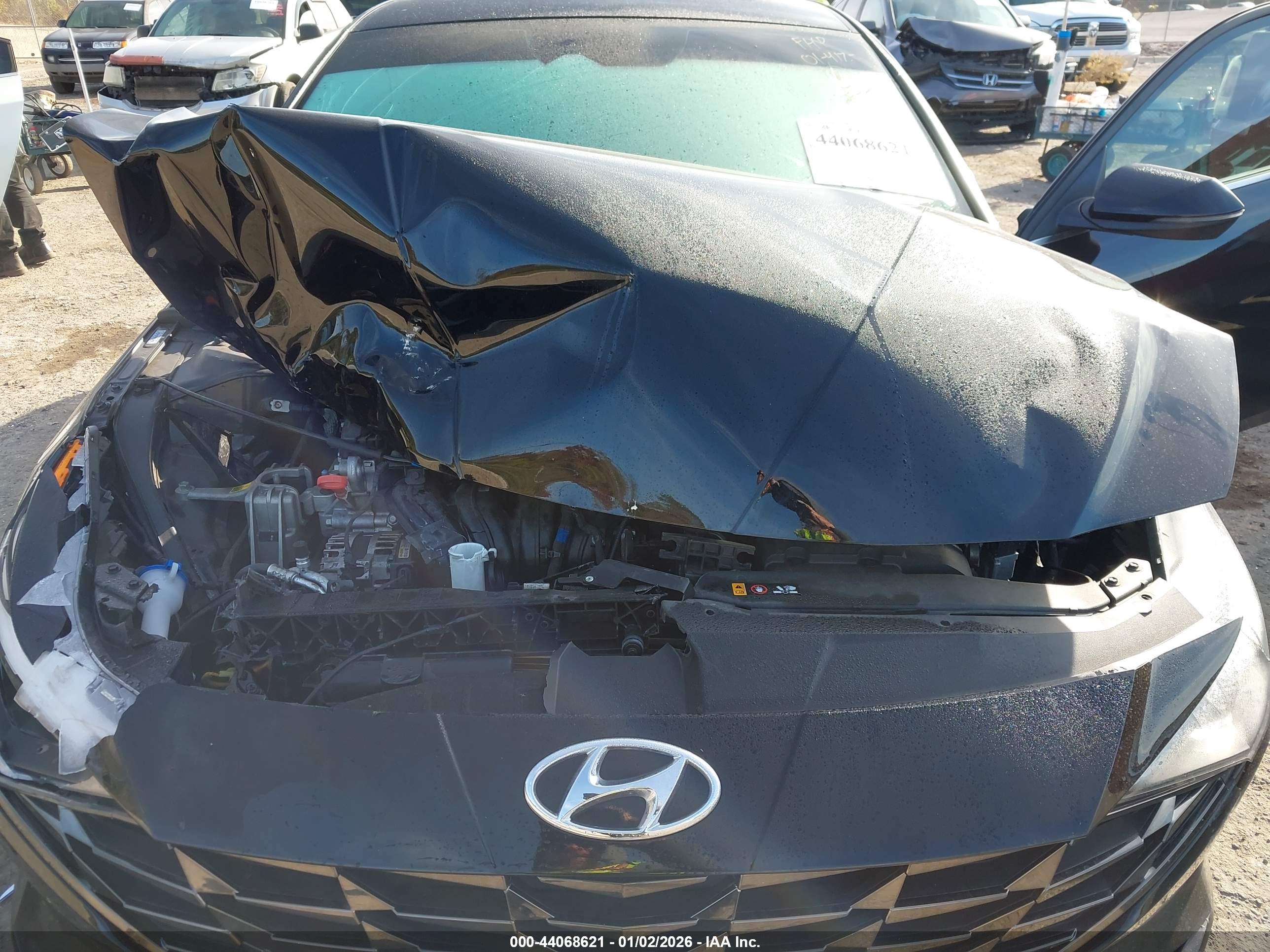 HYUNDAI ELANTRA image 6
