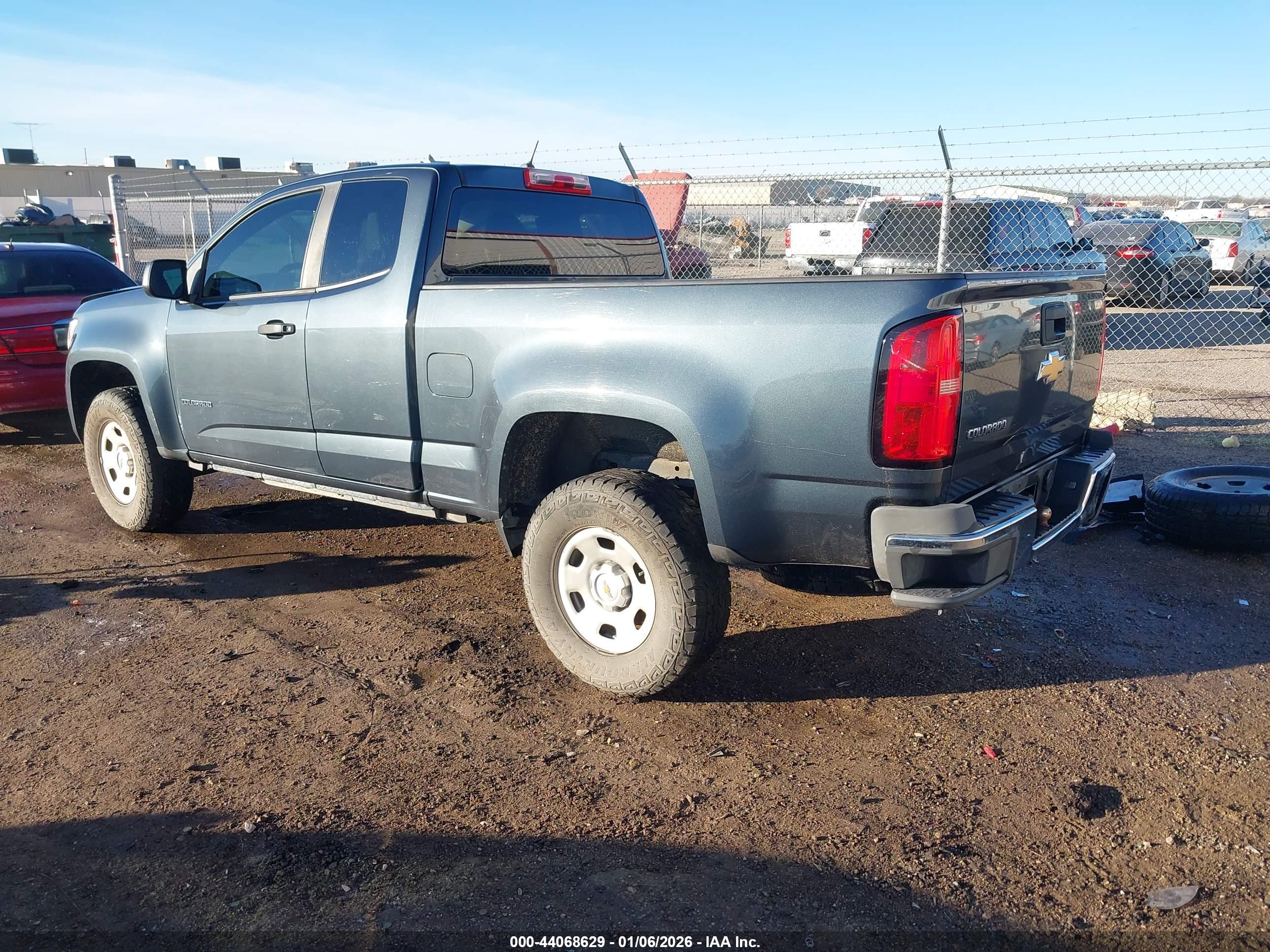 CHEVROLET COLORADO image 3