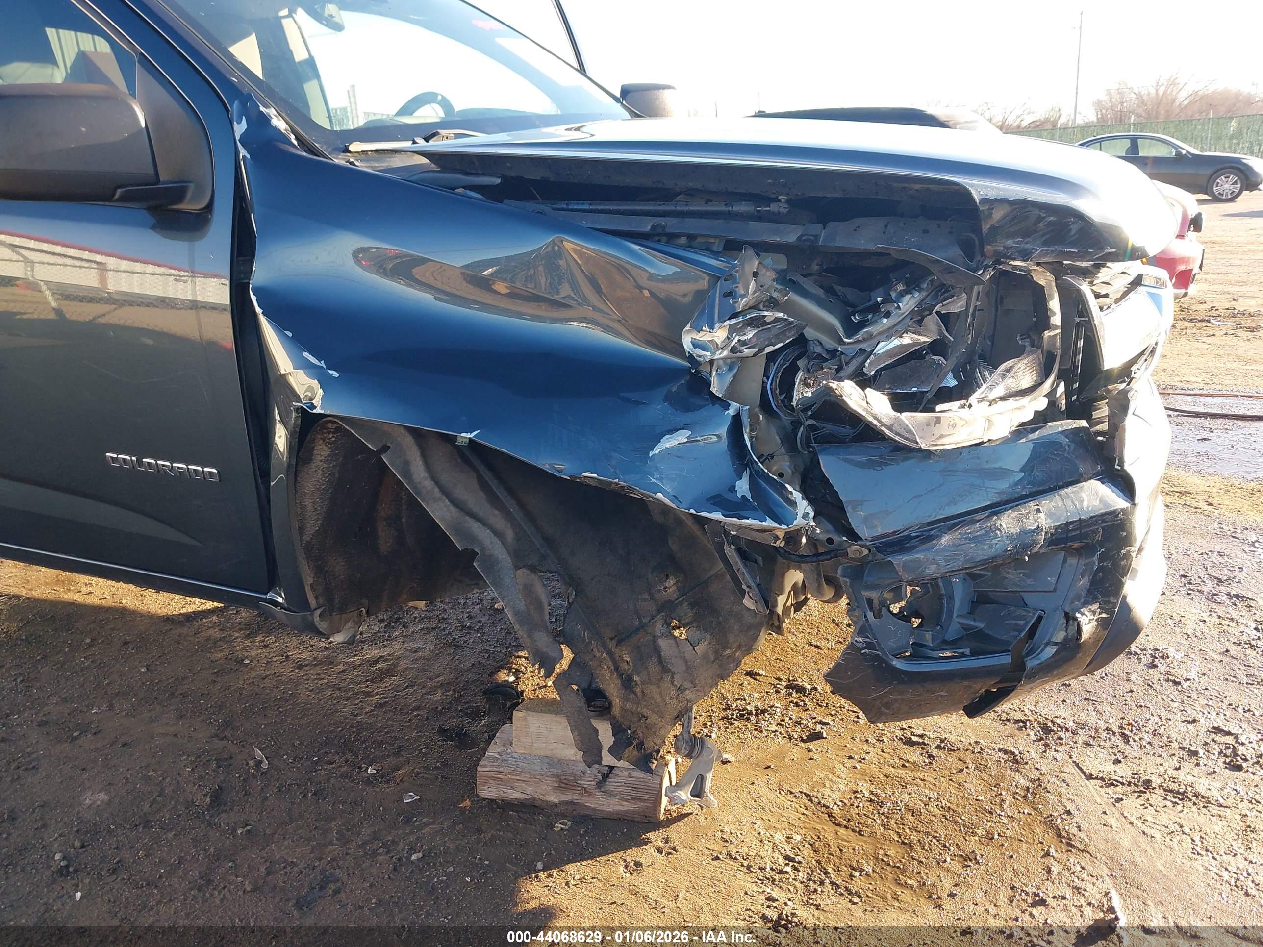 CHEVROLET COLORADO image 6