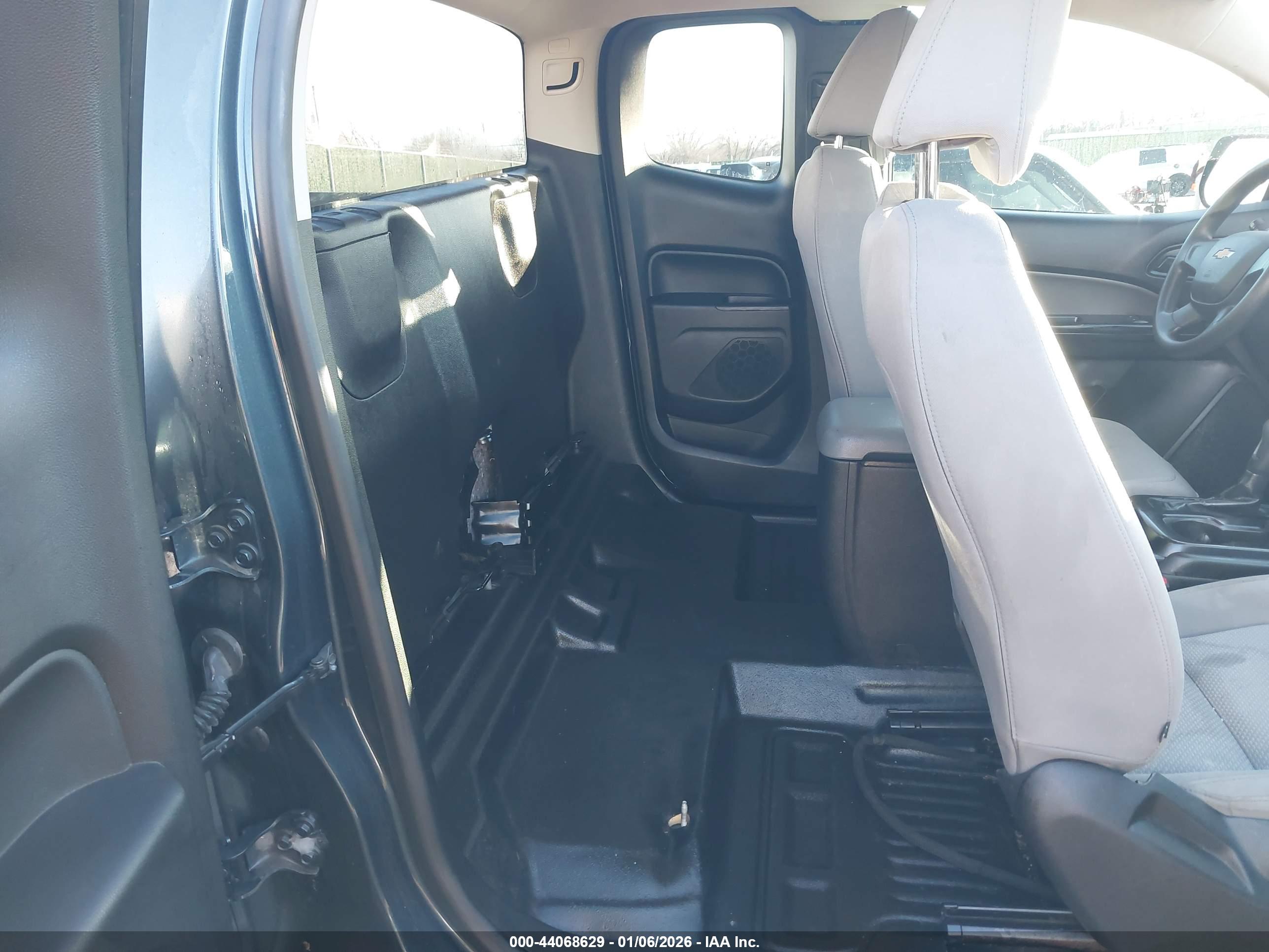 CHEVROLET COLORADO image 8