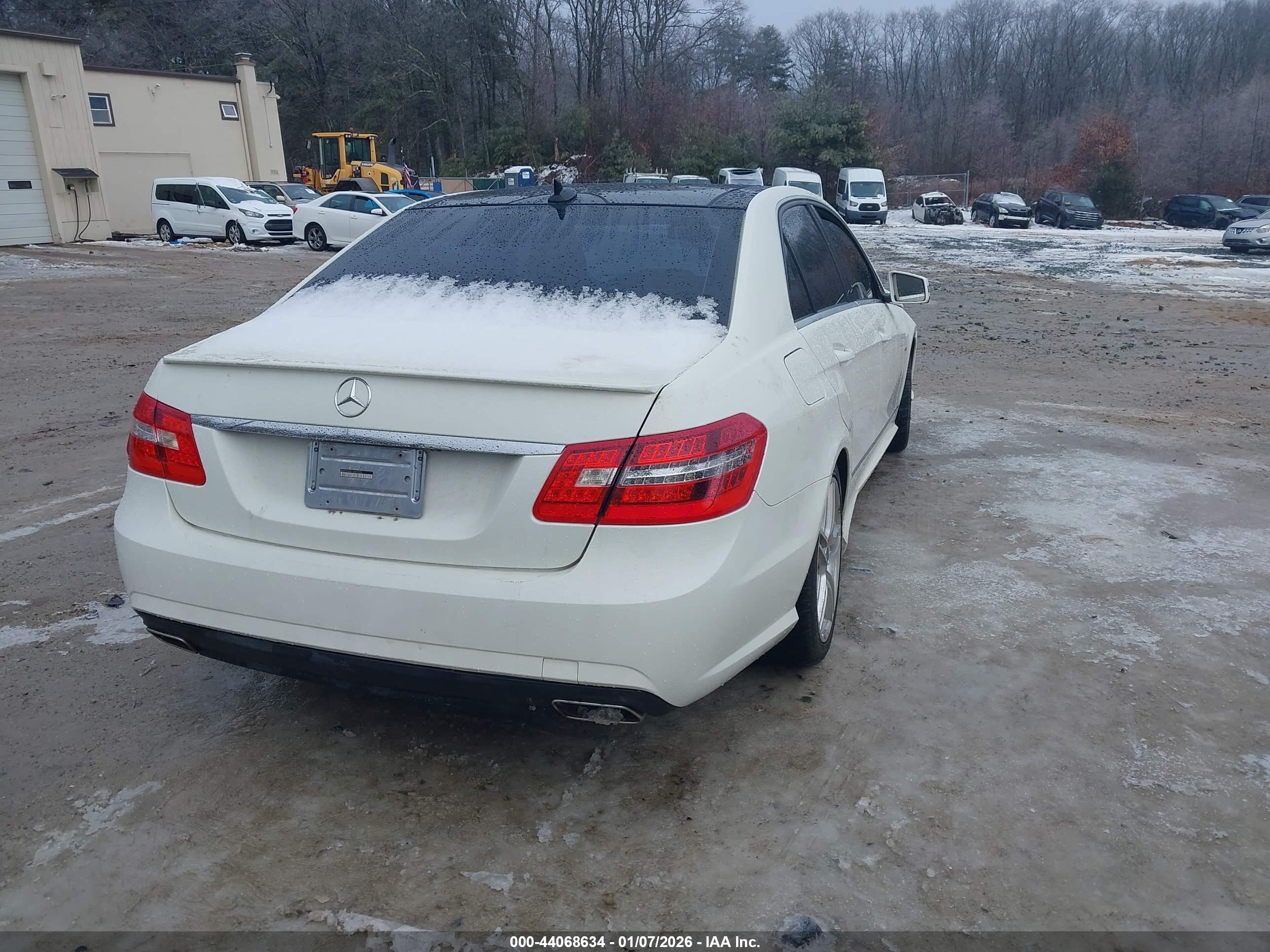 MERCEDES-BENZ E image 4