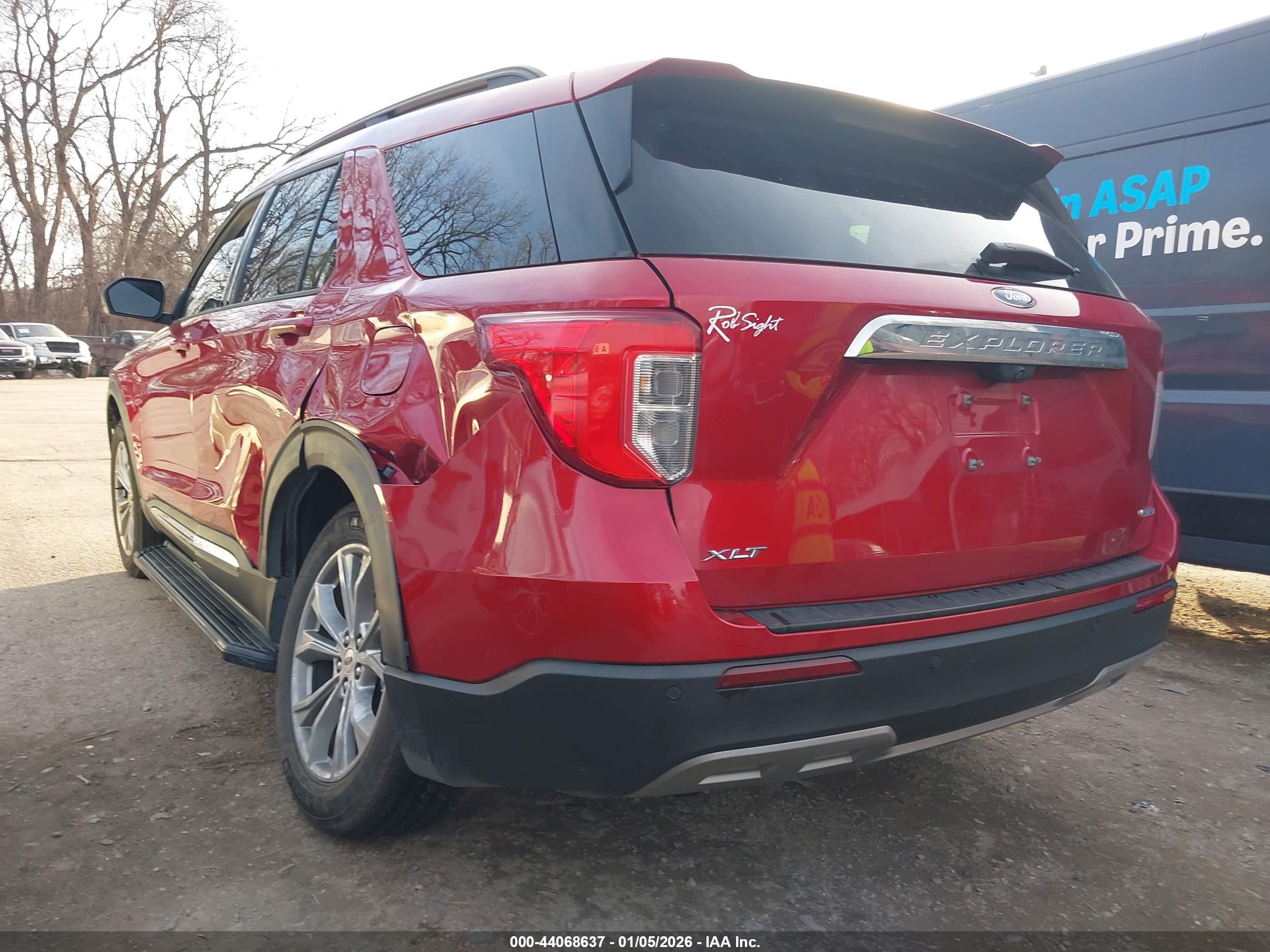 FORD EXPLORER image 3