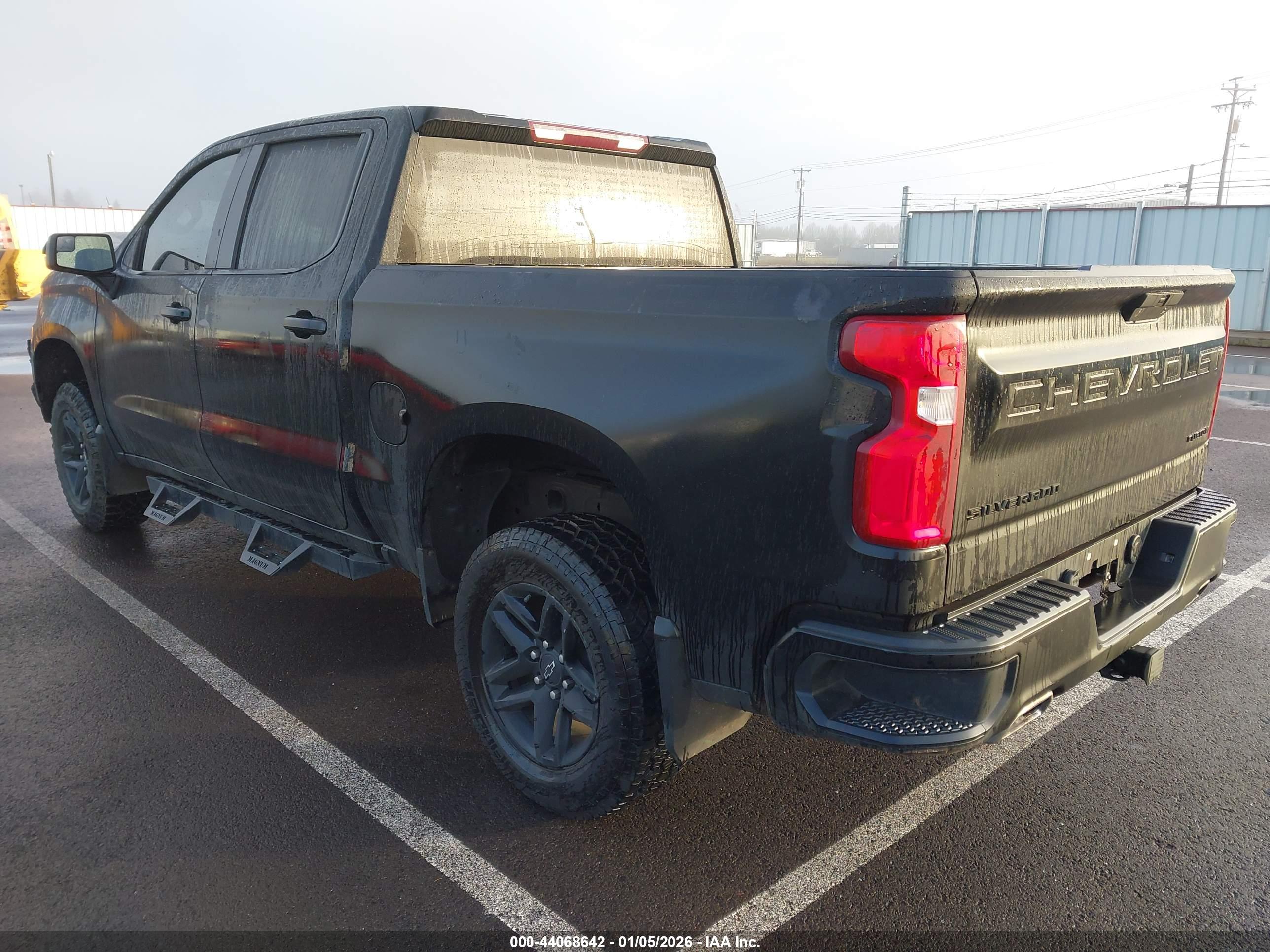 CHEVROLET SILVERADO image 3